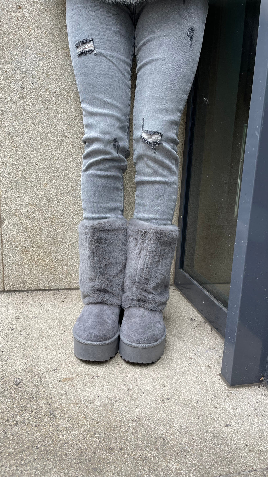 KUSCHELIGE FELL BOOTS – GRAU