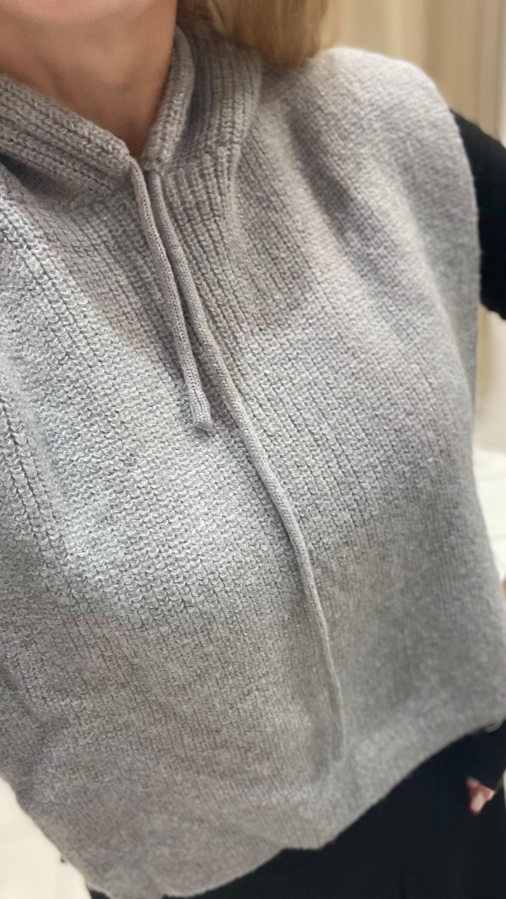 STRICK HOODIE SCHAL – GRAU