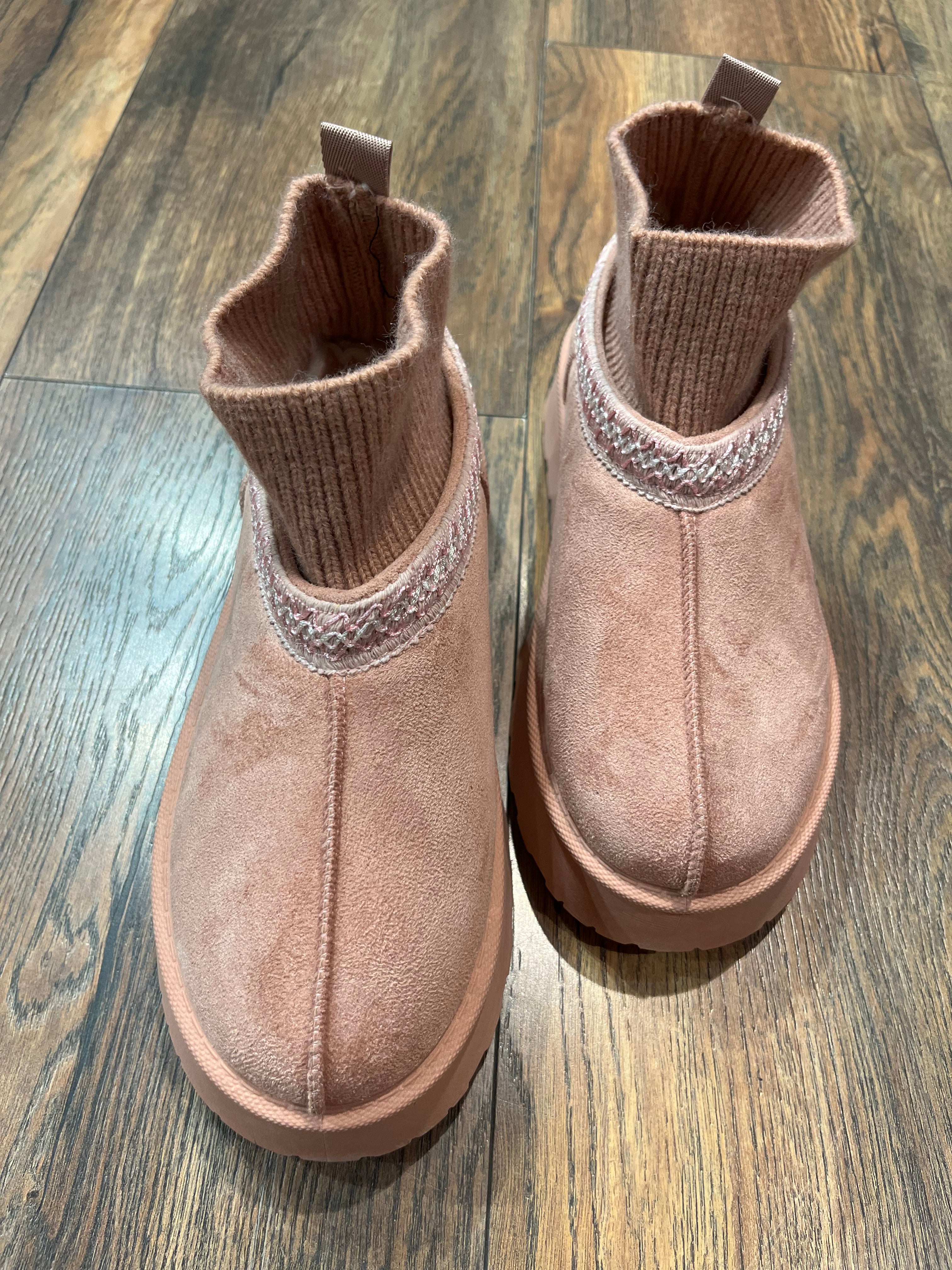 GEFÜTTERTE PLATEAU BOOTS IN ROSA