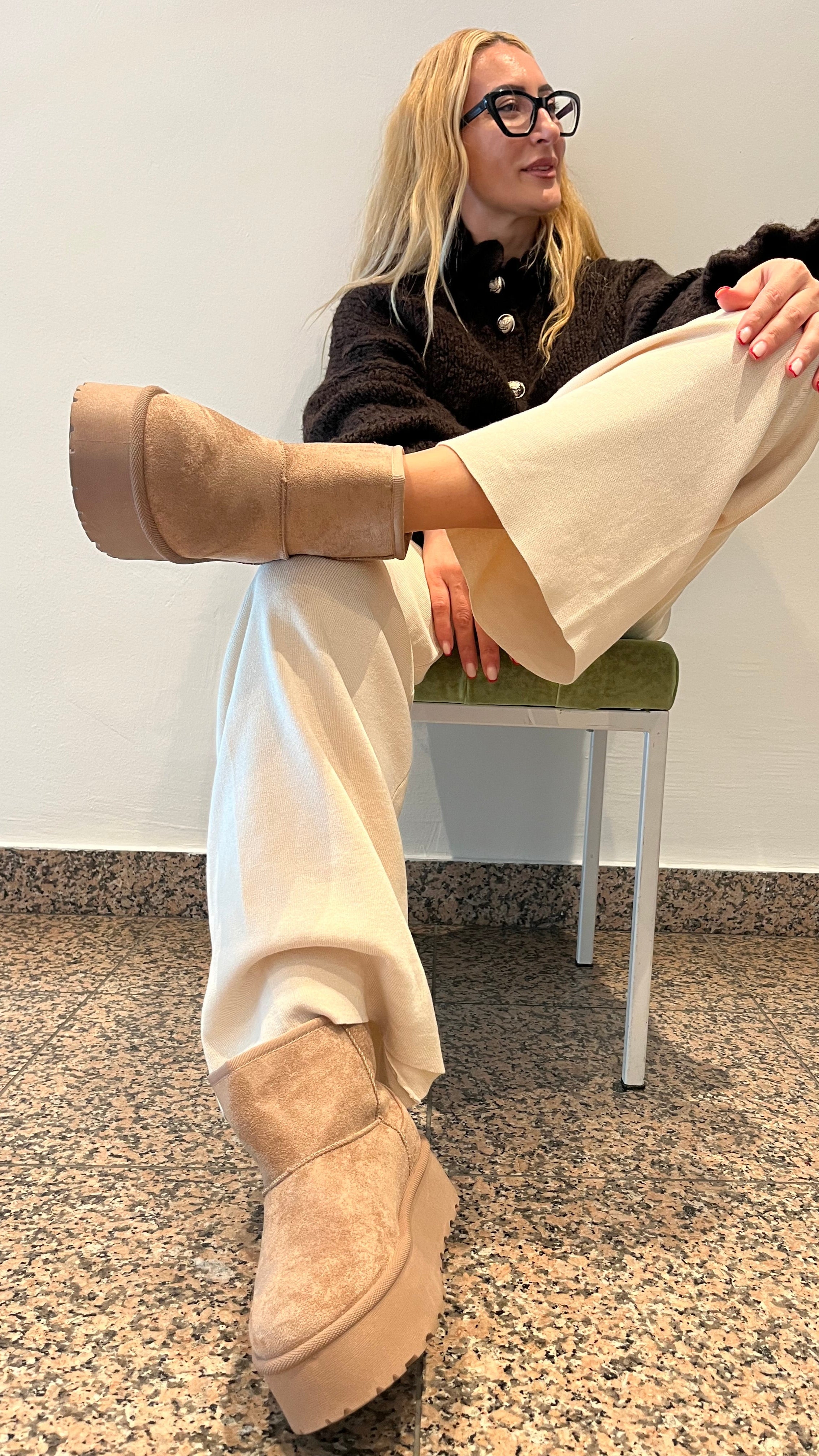 GEFÜTTERTE PLATEAU BOOTS IN TAUPE