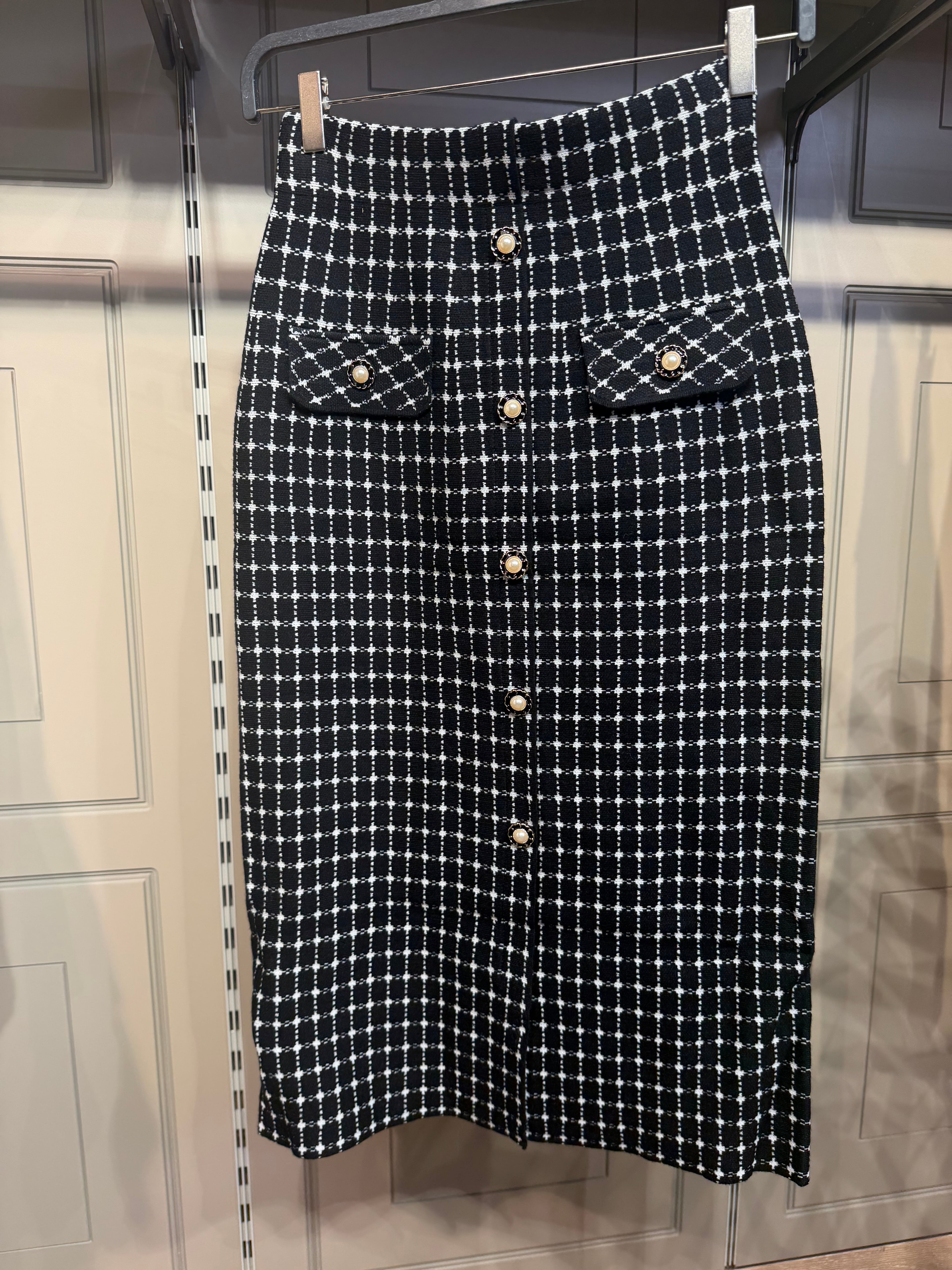 Eleganter Tweed-Minirock mit Karomuster und Knopfdetails