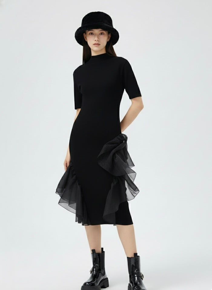 Elegantes Strickkleid aus feiner Viskose mit Volant-Details