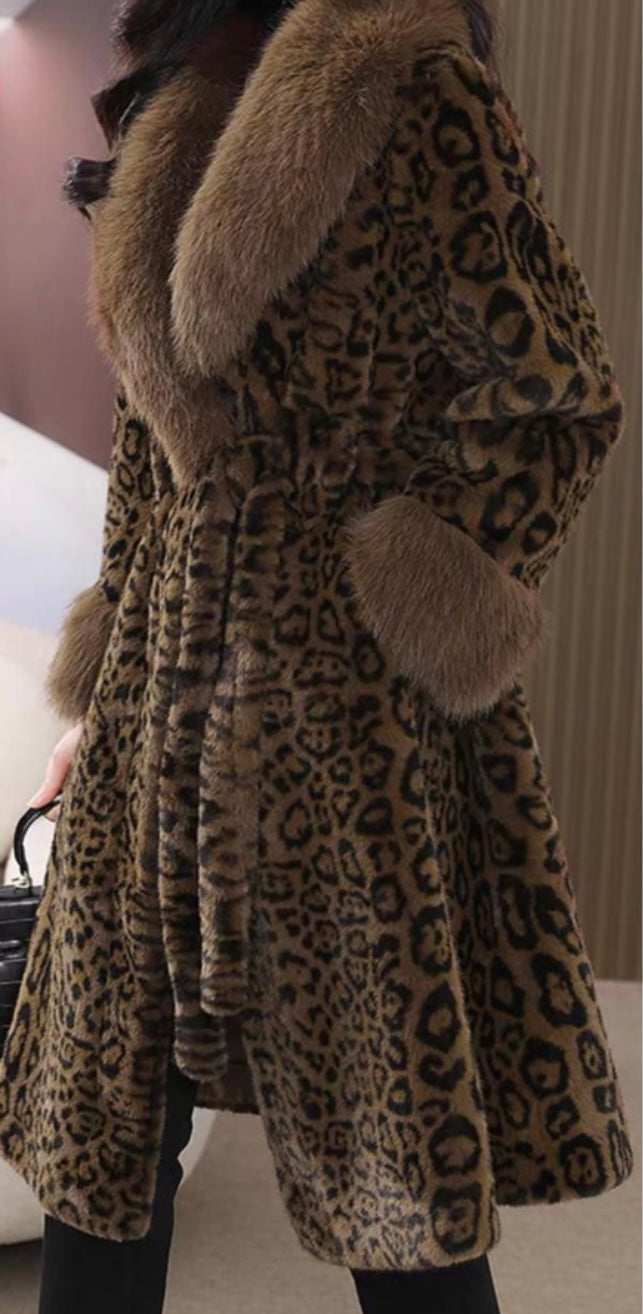 LUXURIÖSER LEO WINTERMANTEL
