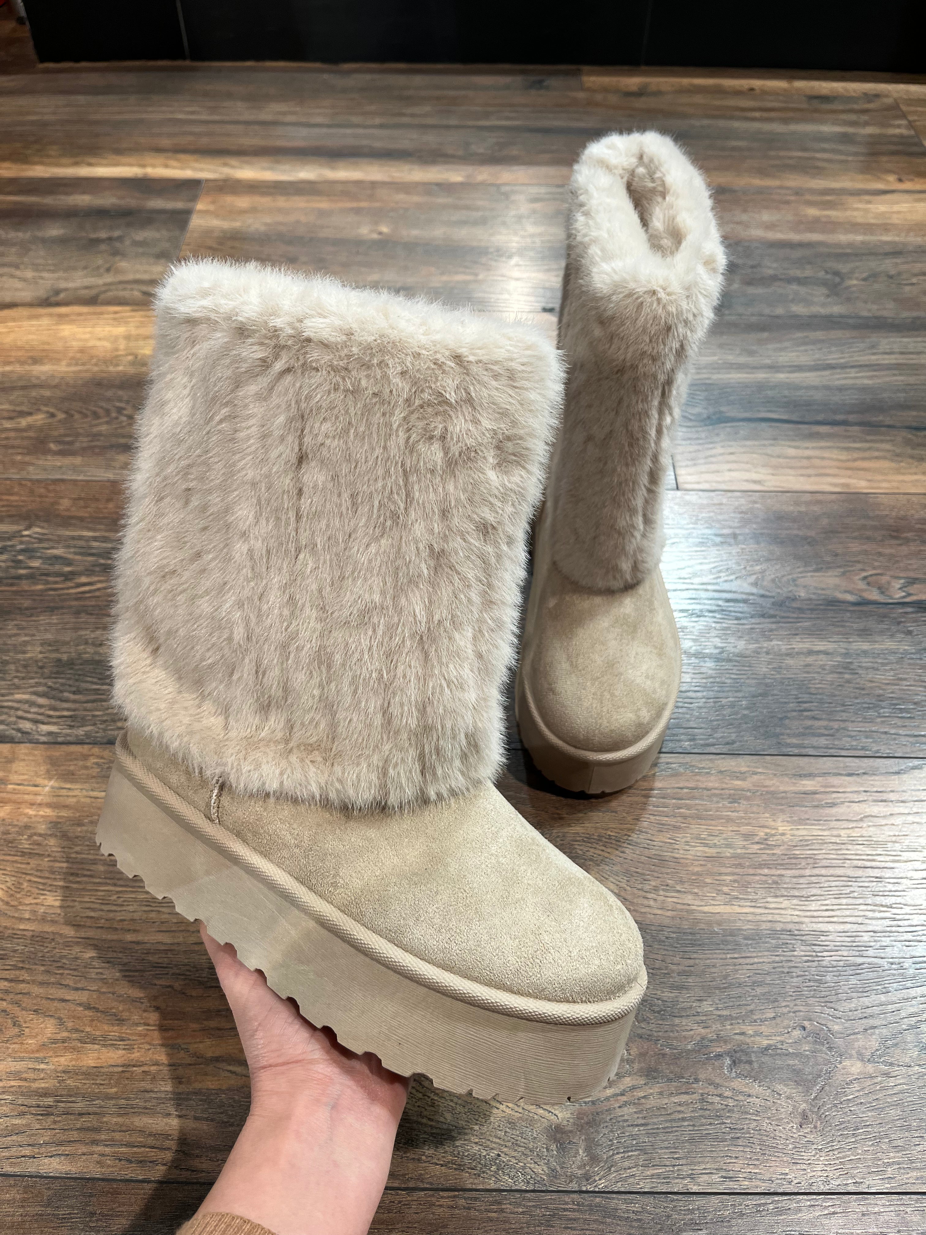 KUSCHELIGE FELL BOOTS – BEIGE