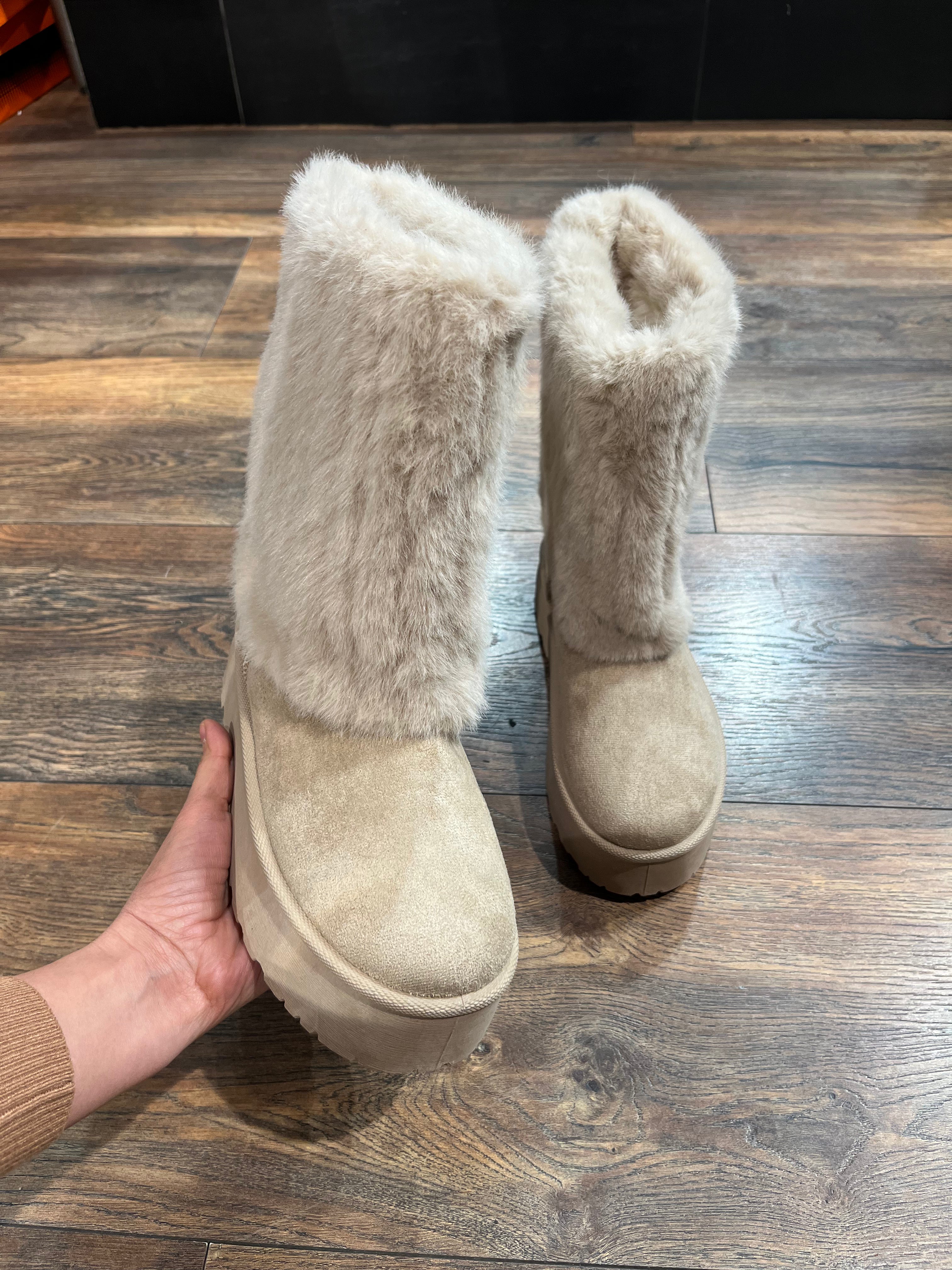 KUSCHELIGE FELL BOOTS – BEIGE