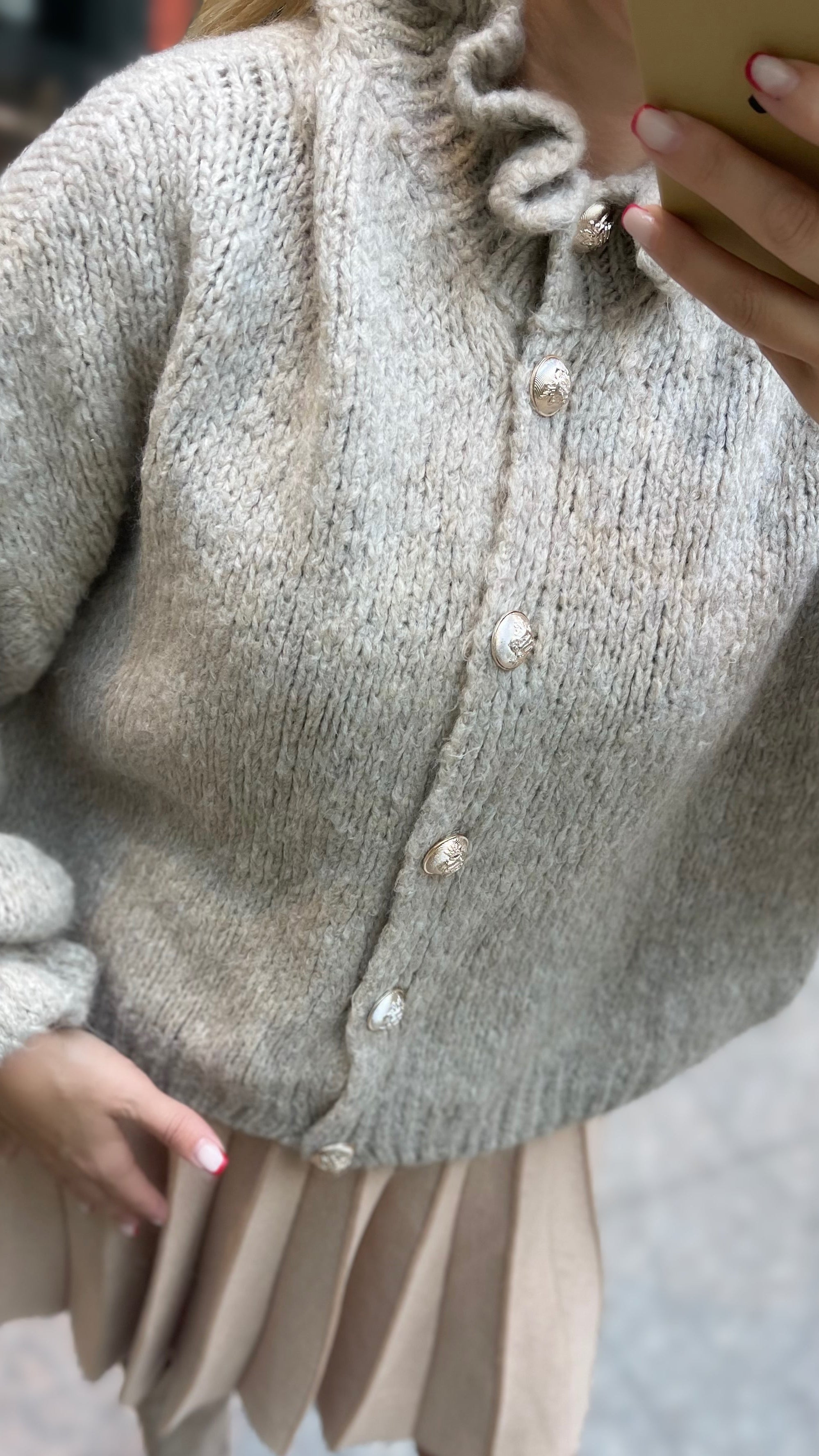 OVERSIZE-CARDIGAN MIT RÜSCHEN & DESIGN-KNÖPFEN TAUPE