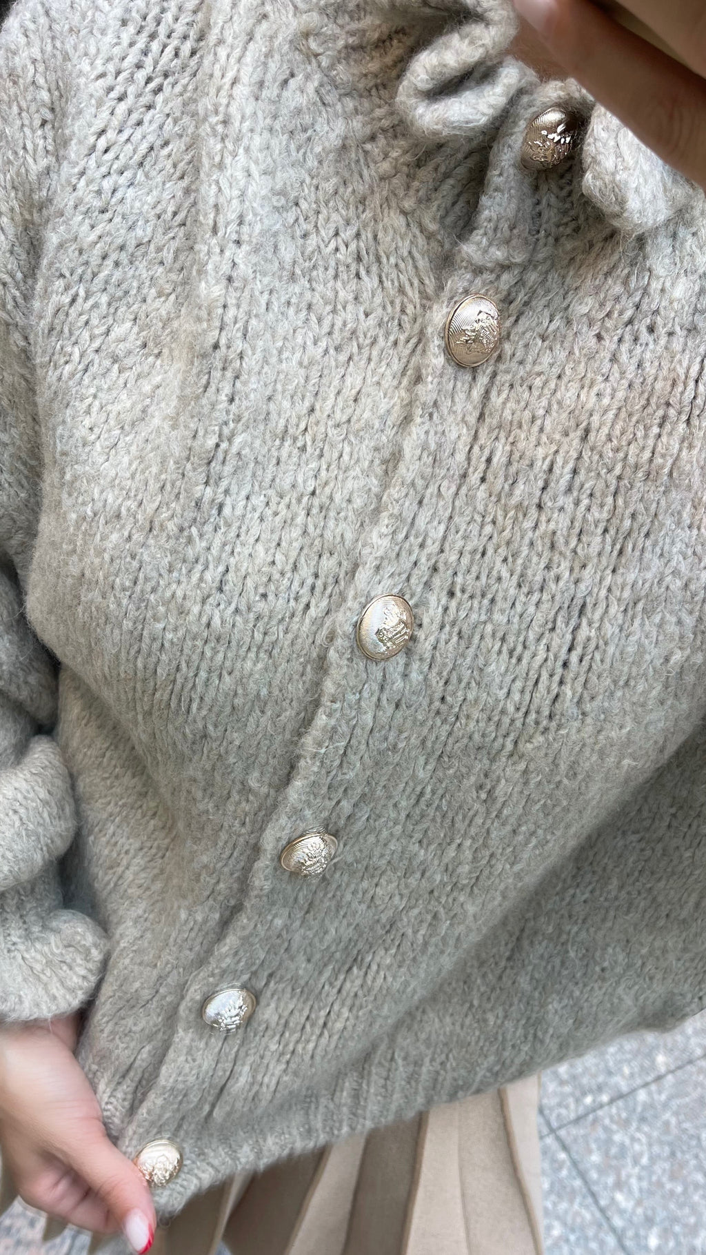OVERSIZE-CARDIGAN MIT RÜSCHEN & DESIGN-KNÖPFEN TAUPE