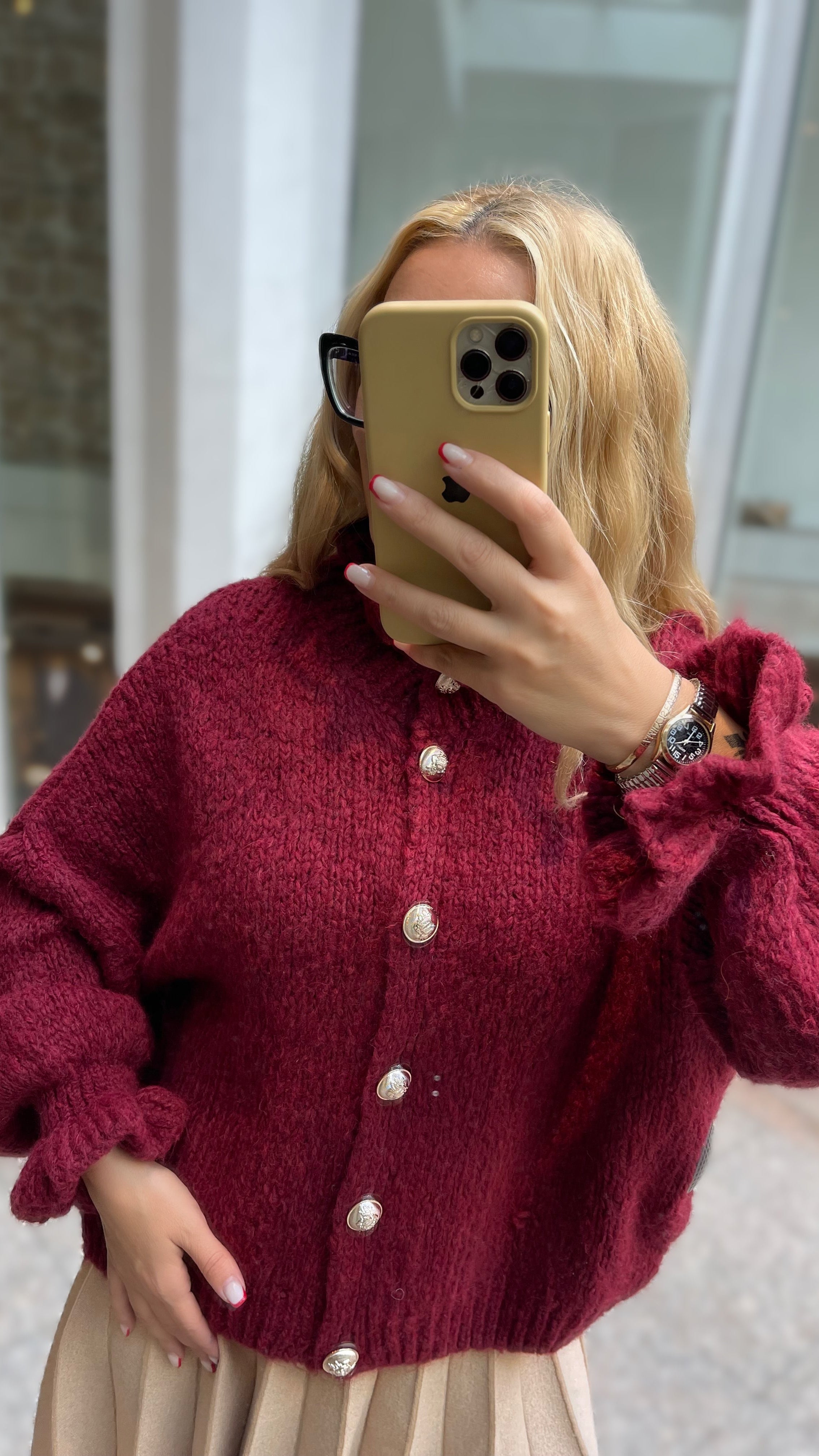 OVERSIZE-CARDIGAN MIT RÜSCHEN & DESIGN-KNÖPFEN BORDO
