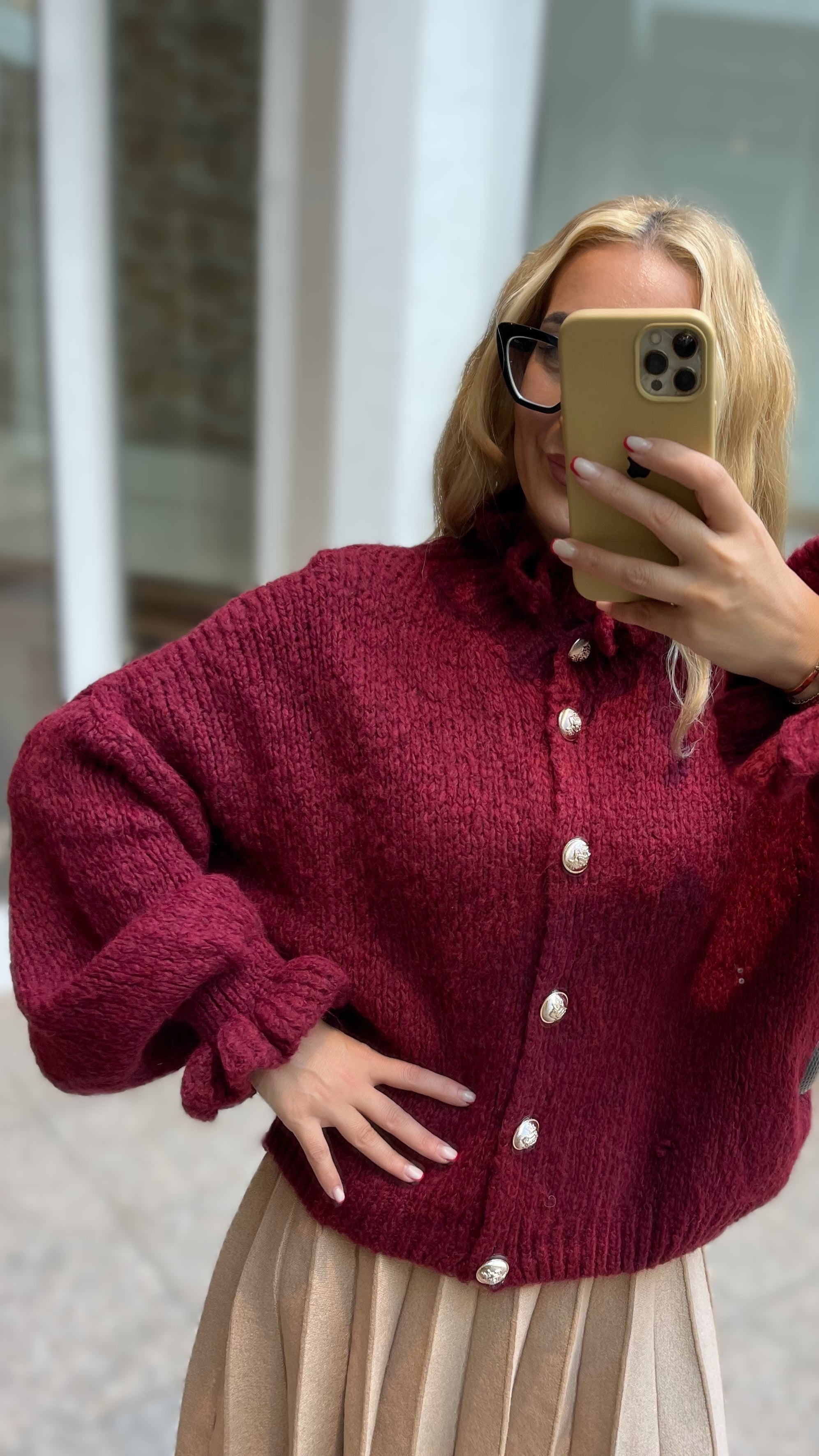 OVERSIZE-CARDIGAN MIT RÜSCHEN & DESIGN-KNÖPFEN BORDO
