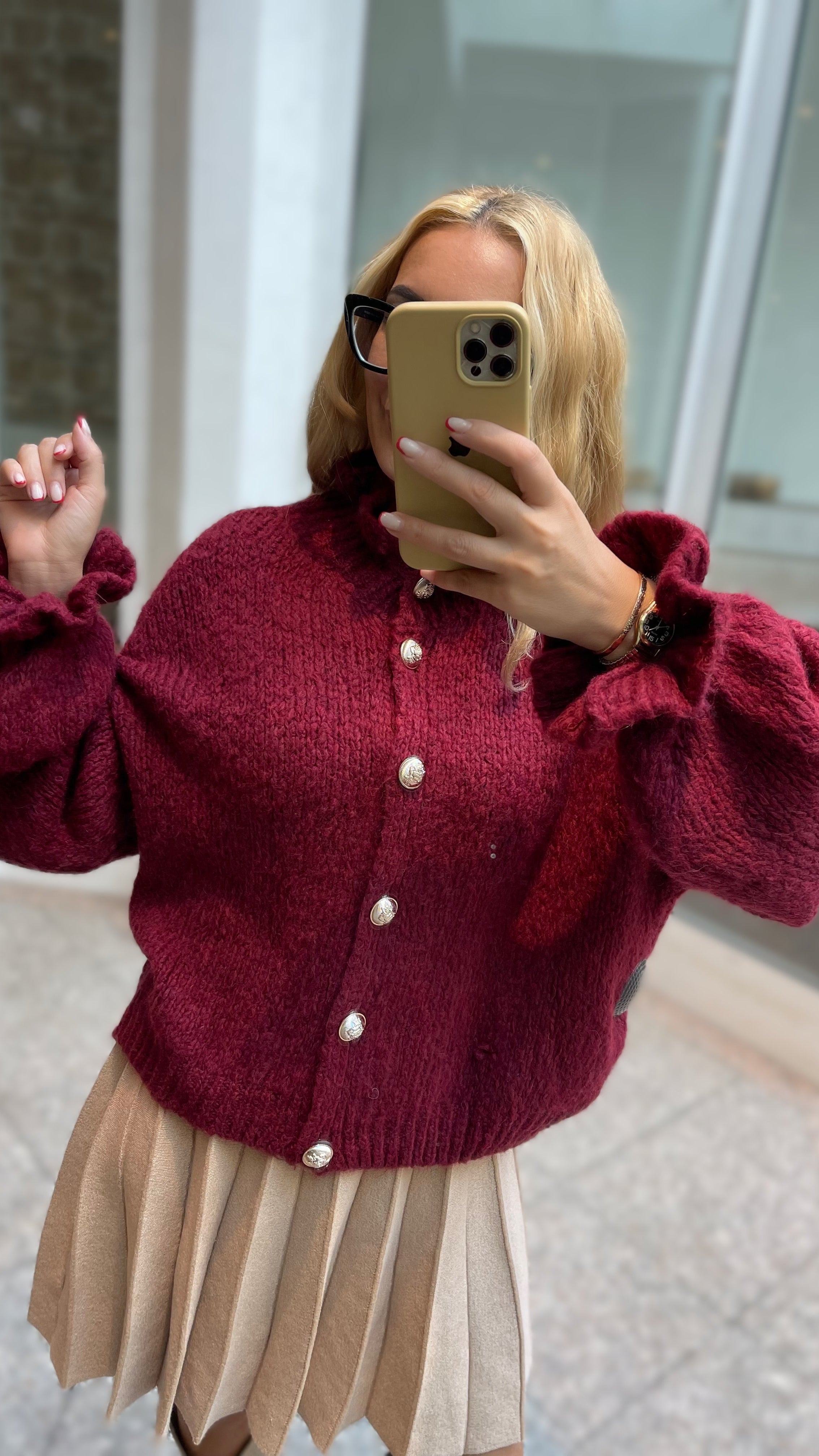 OVERSIZE-CARDIGAN MIT RÜSCHEN & DESIGN-KNÖPFEN BORDO