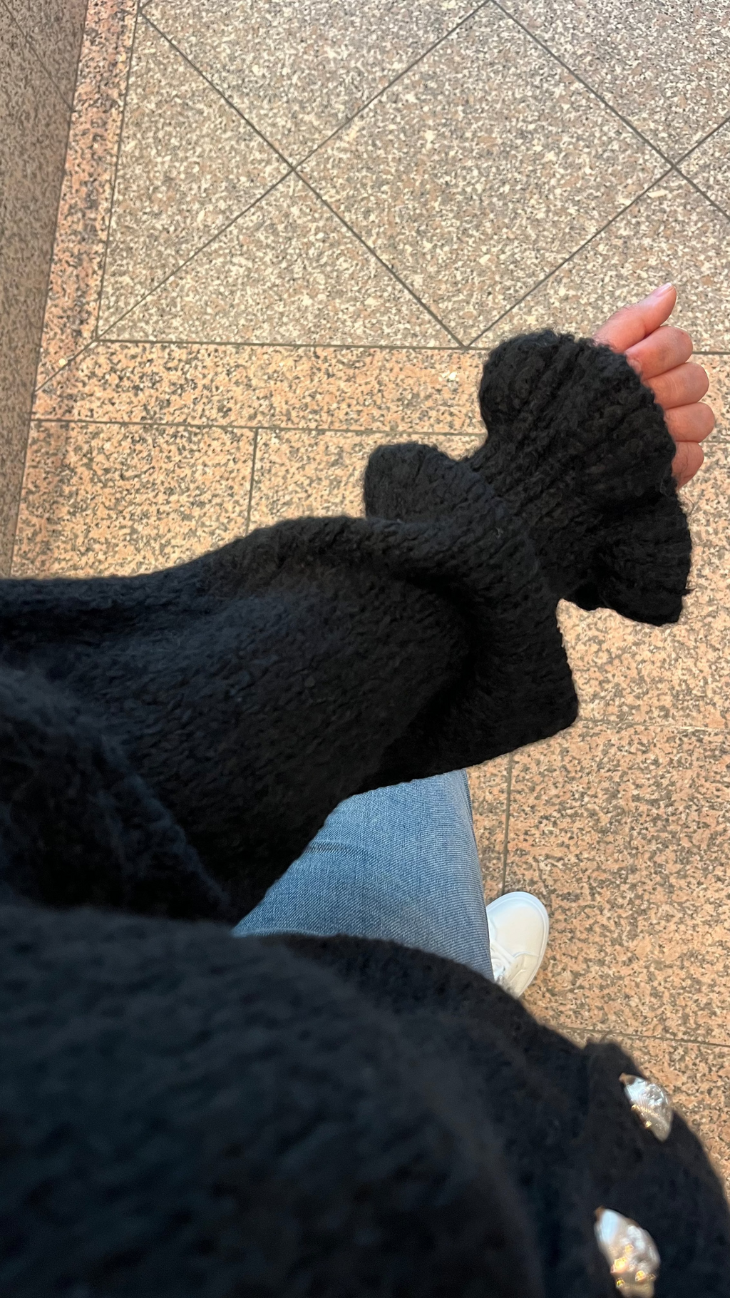 OVERSIZE-CARDIGAN MIT RÜSCHEN & DESIGN-KNÖPFEN SCHWARZ