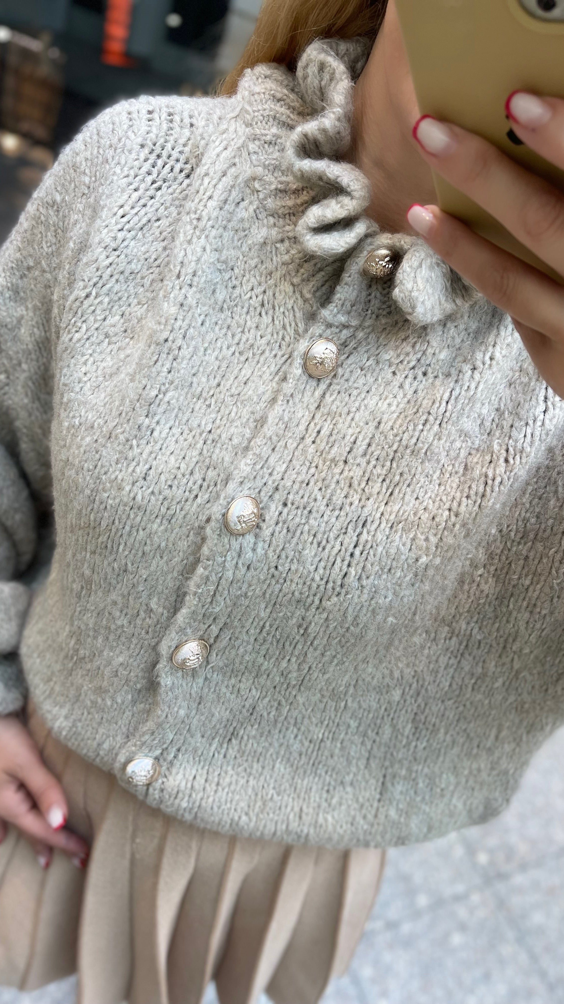 OVERSIZE-CARDIGAN MIT RÜSCHEN & DESIGN-KNÖPFEN TAUPE