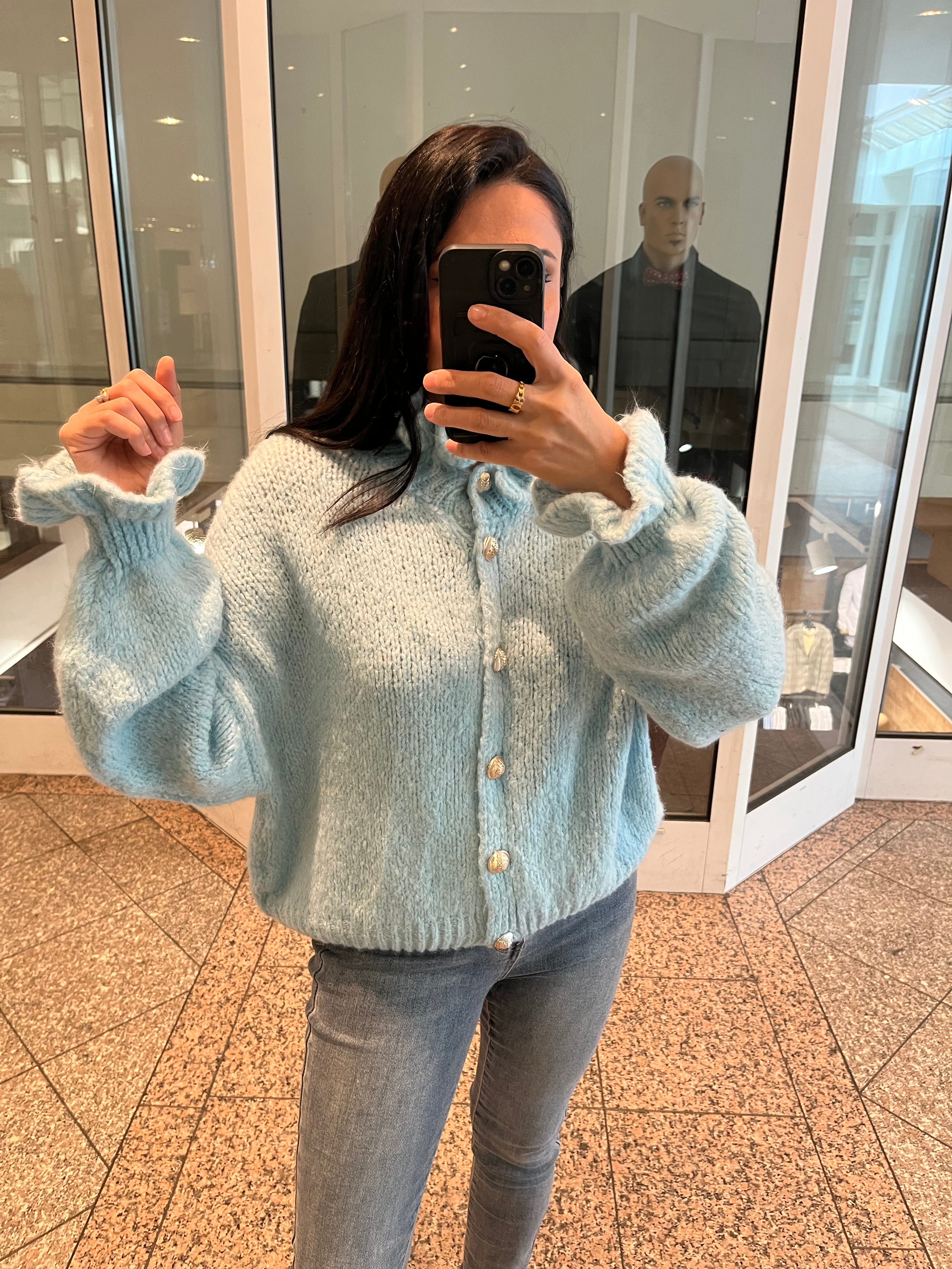 OVERSIZE-CARDIGAN MIT RÜSCHEN & DESIGN-KNÖPFEN BABYBLAU