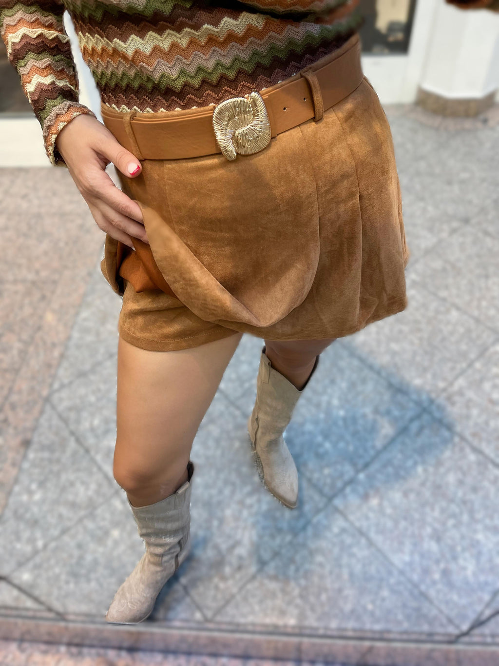 ELEGANTER HOSENROCK AUS WILDLEDEROPTIK IN CAMEL