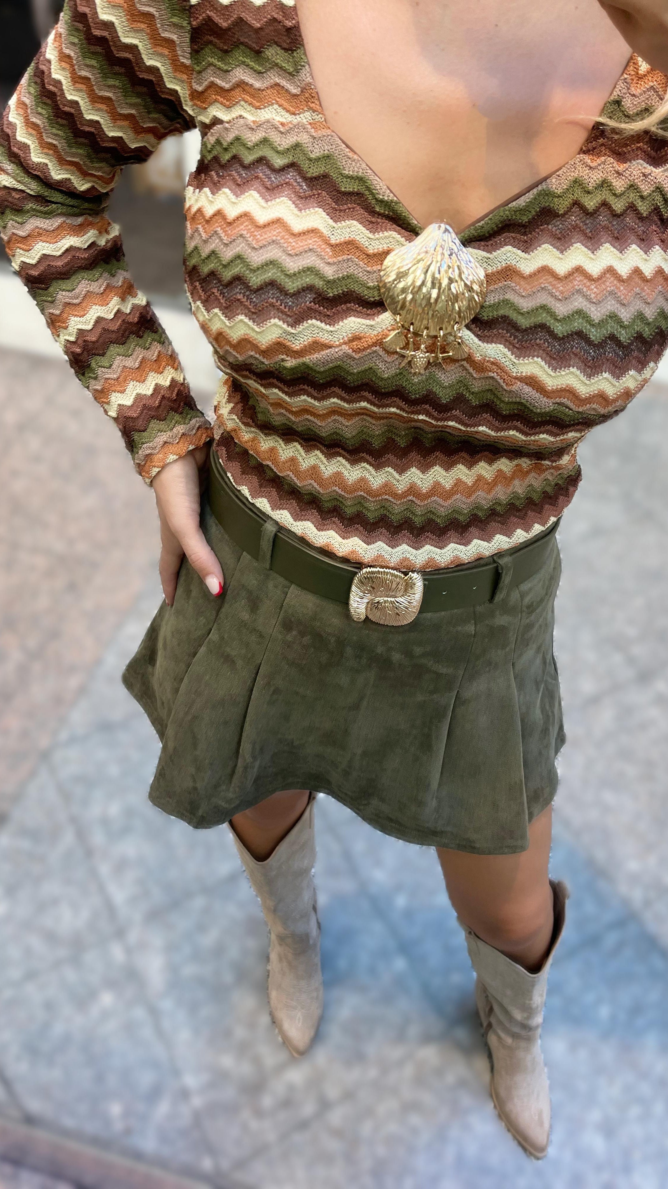 ELEGANTER HOSENROCK AUS WILDLEDEROPTIK IN KHAKI