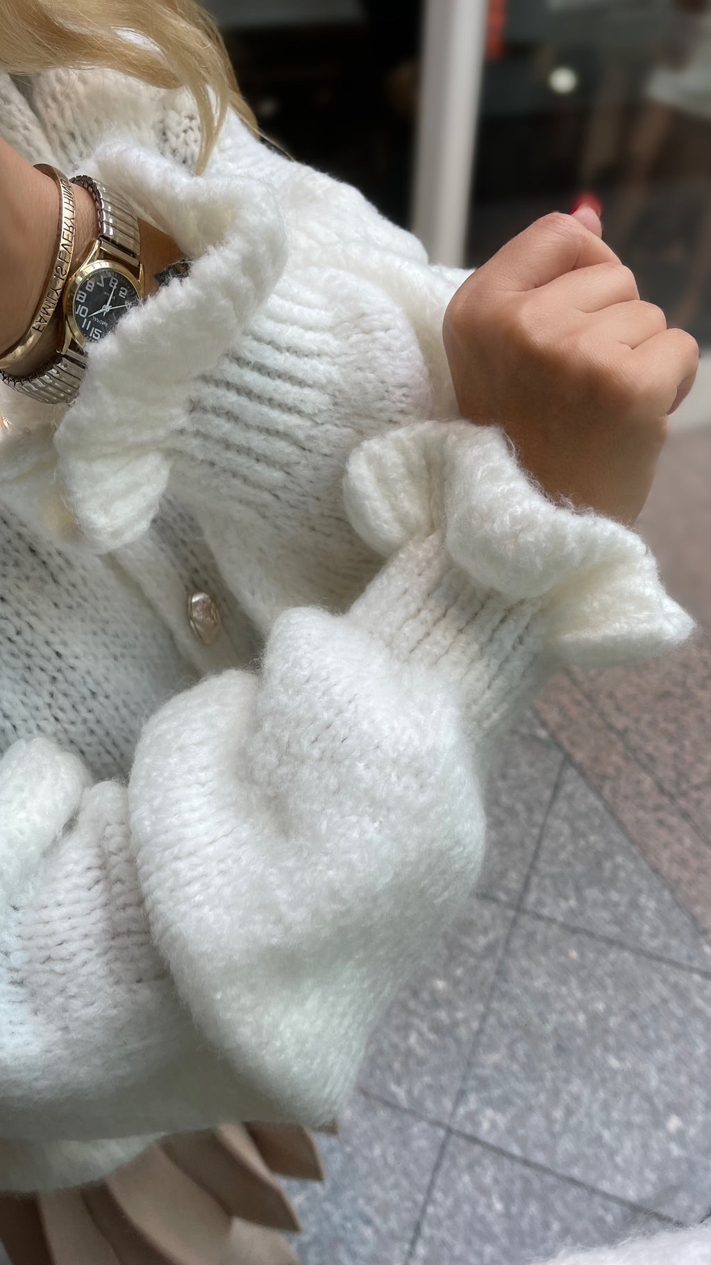 OVERSIZE-CARDIGAN MIT RÜSCHEN & DESIGN-KNÖPFEN WEISS