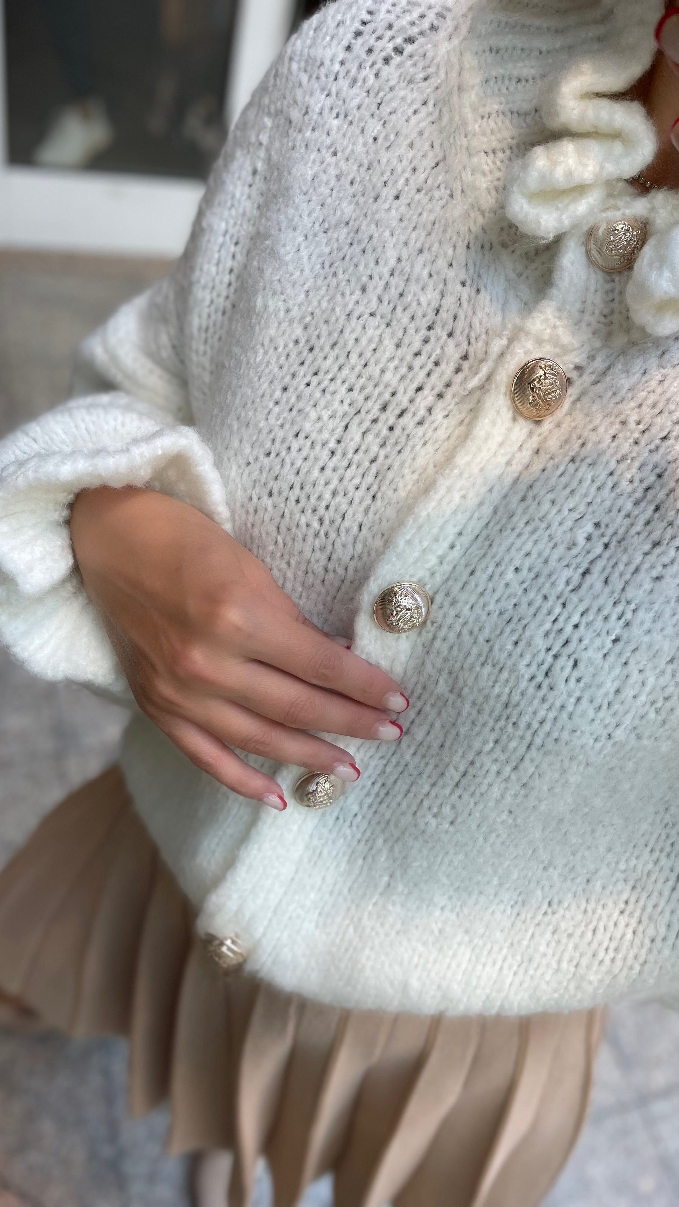 OVERSIZE-CARDIGAN MIT RÜSCHEN & DESIGN-KNÖPFEN WEISS