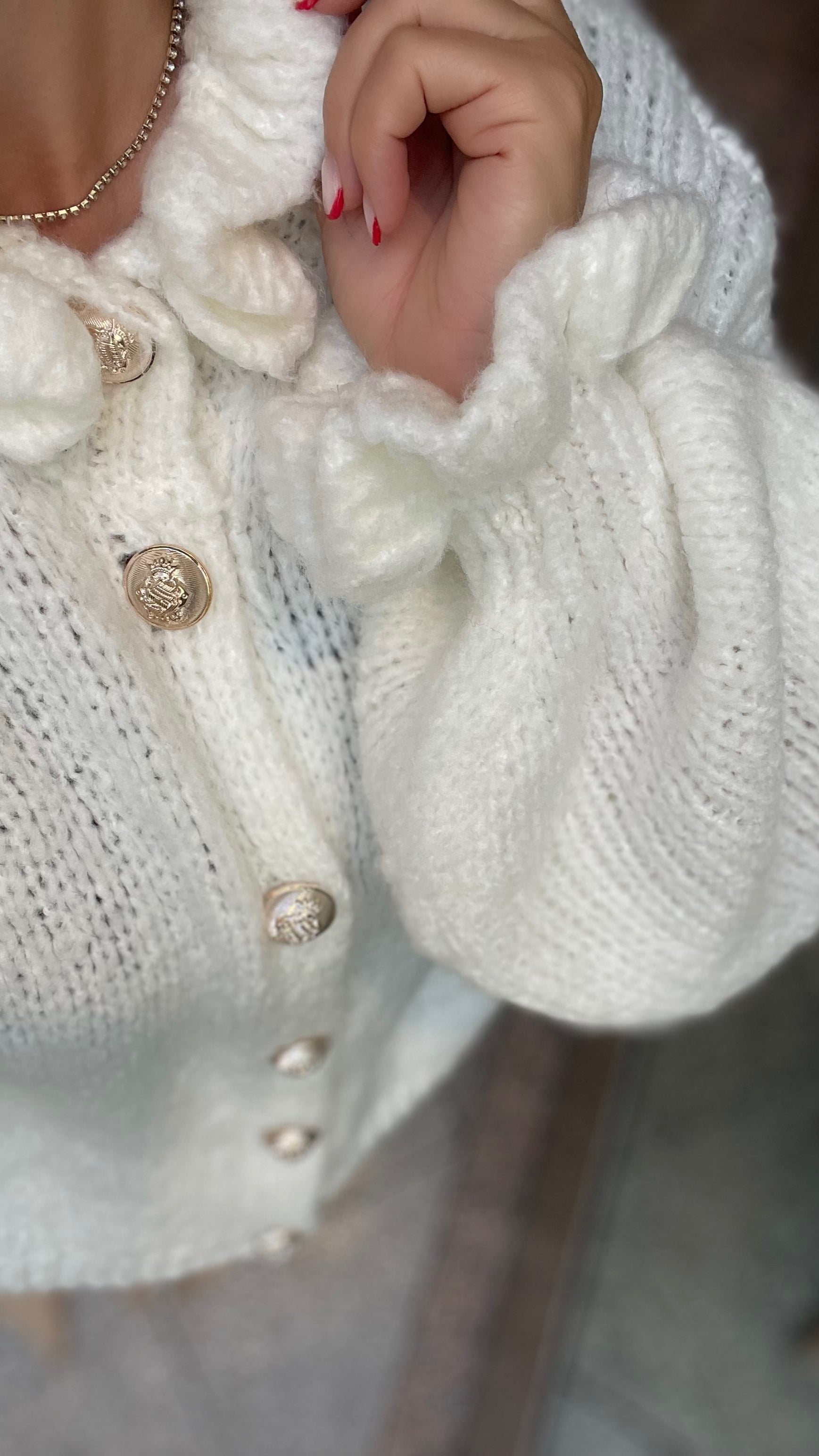 OVERSIZE-CARDIGAN MIT RÜSCHEN & DESIGN-KNÖPFEN WEISS