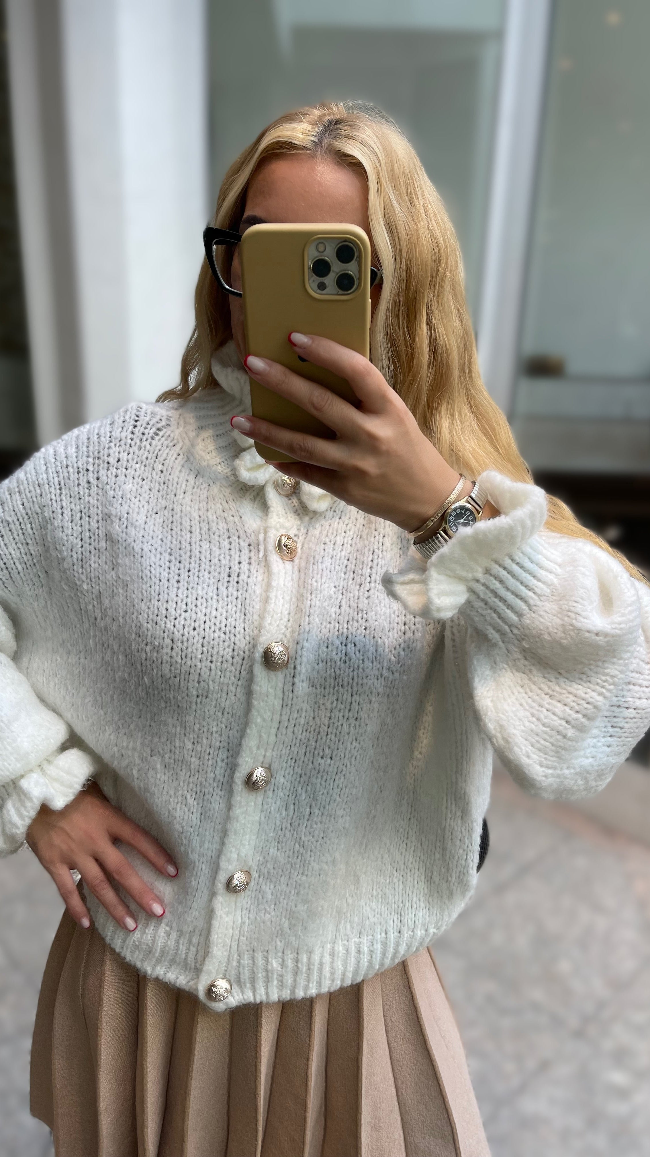 OVERSIZE-CARDIGAN MIT RÜSCHEN & DESIGN-KNÖPFEN WEISS