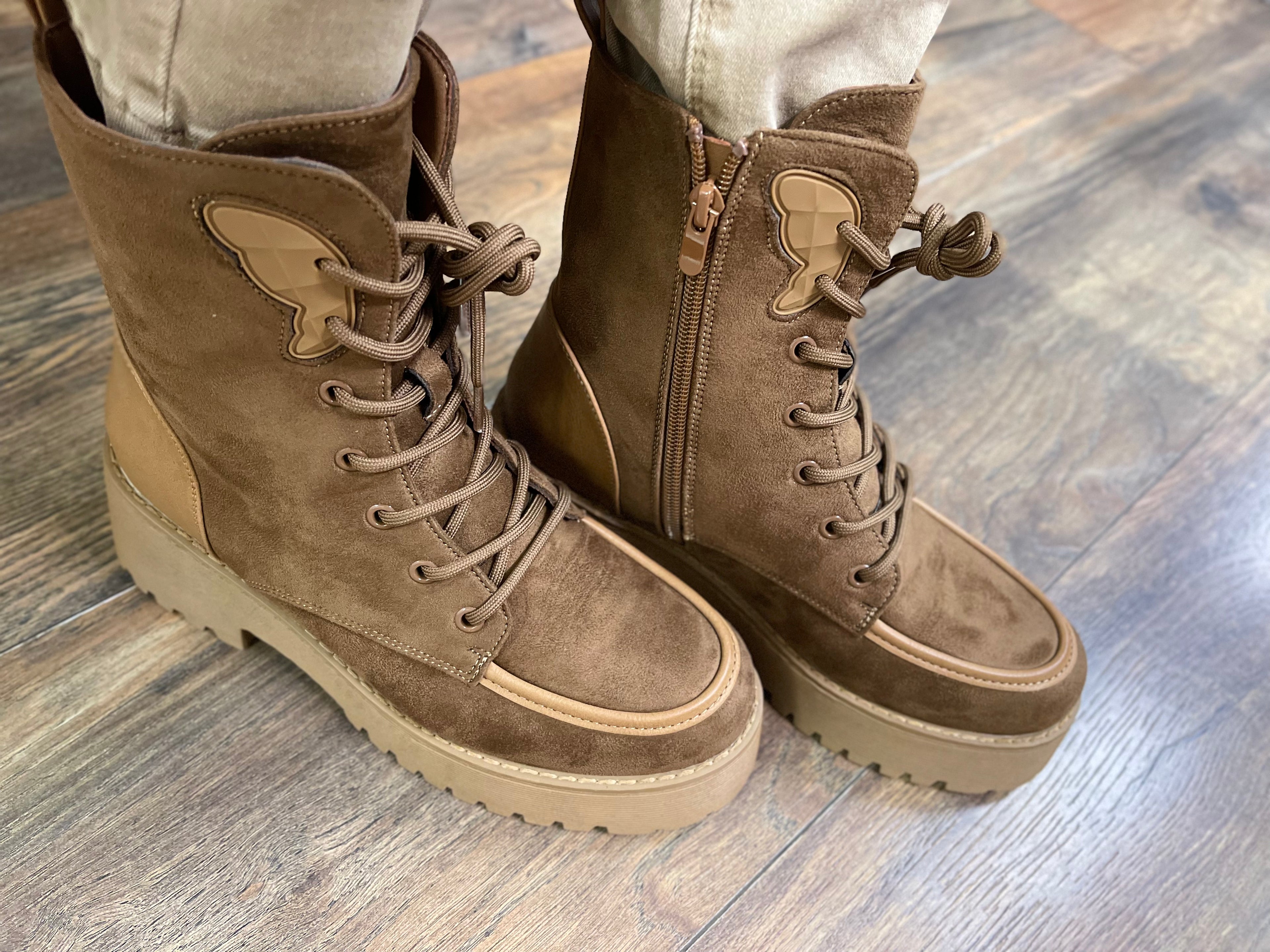PLATEAU-STIEFELETTE BRAUN