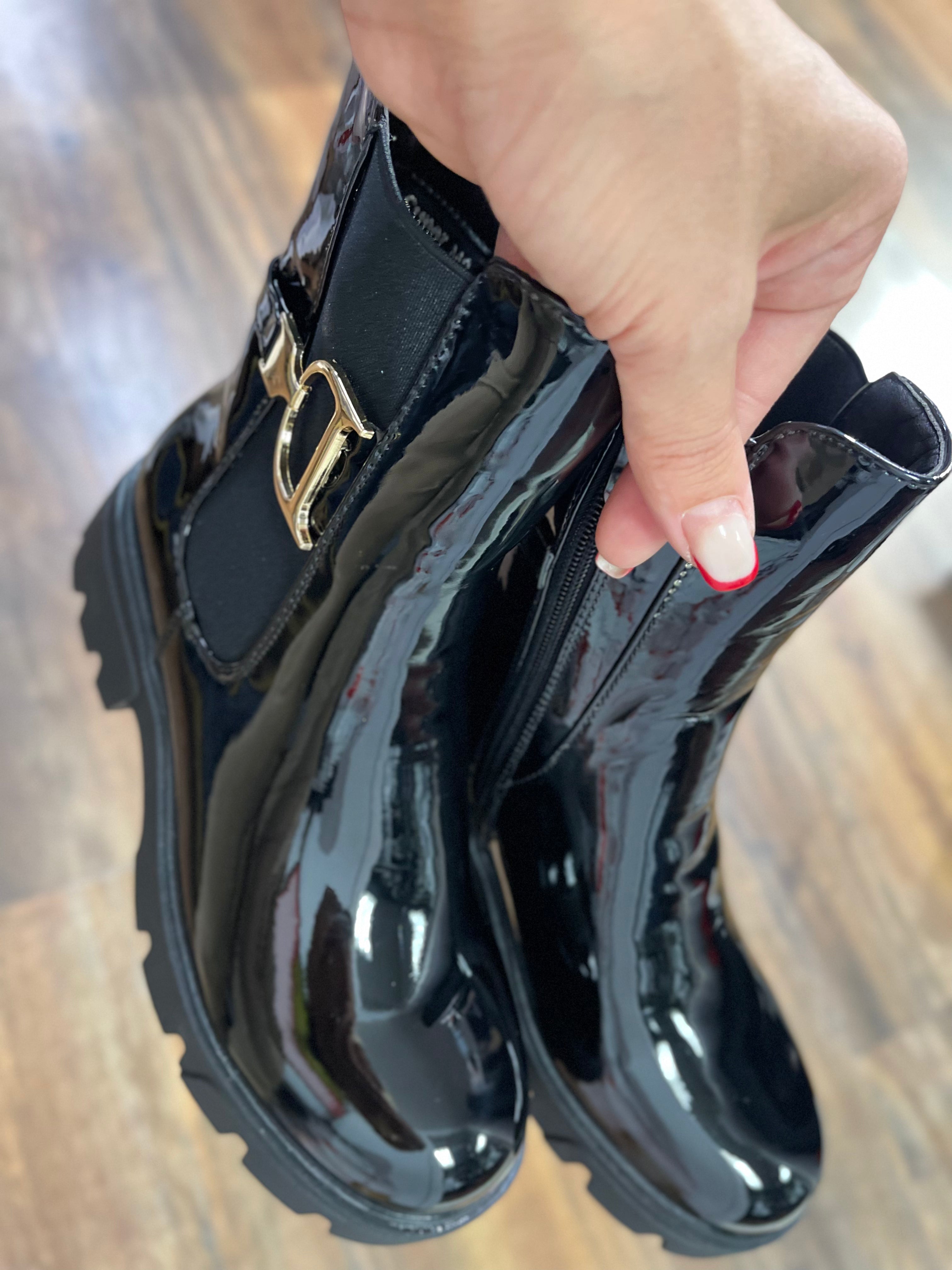 LACK BOOTS SCHWARZ