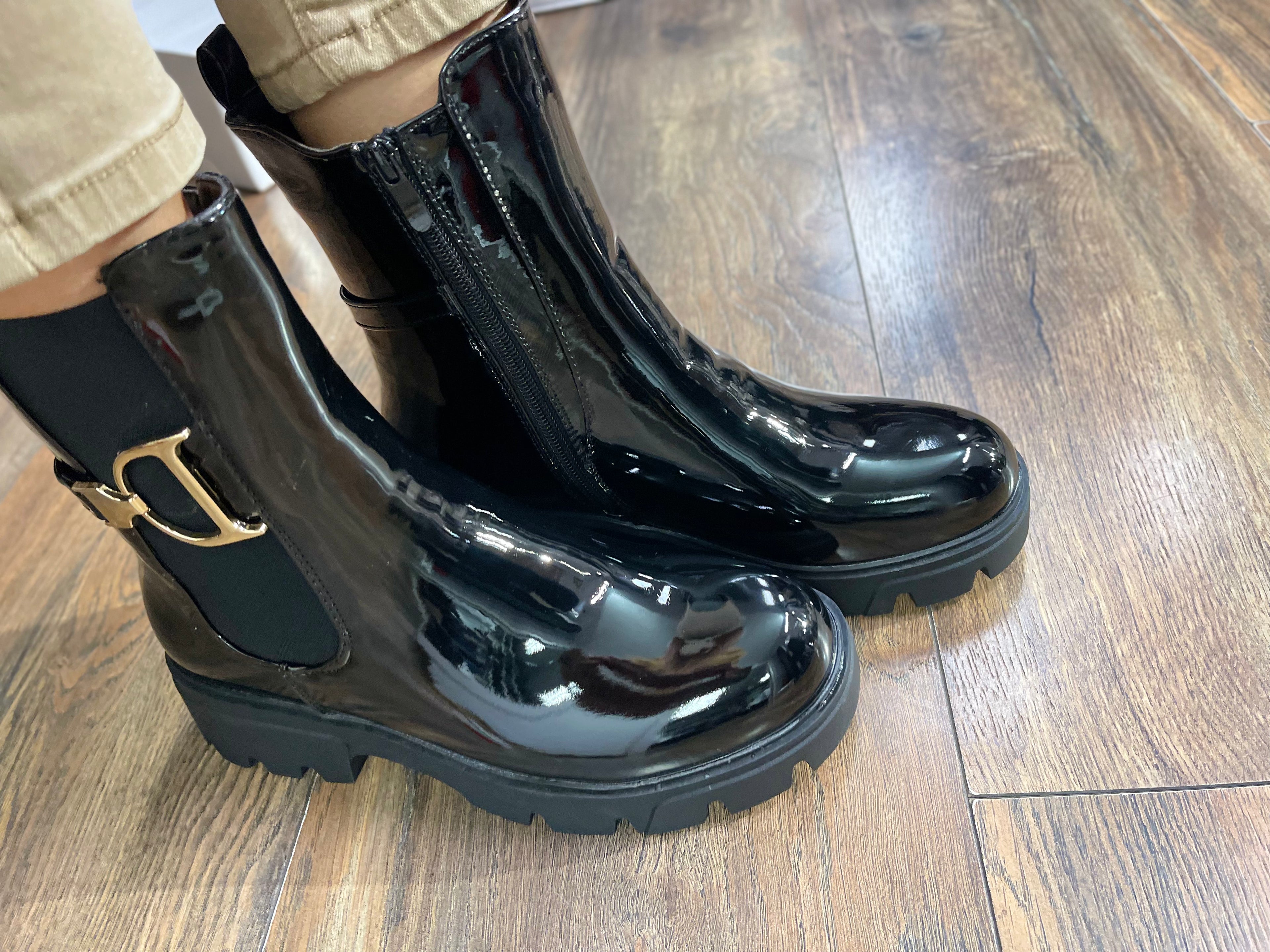 LACK BOOTS SCHWARZ