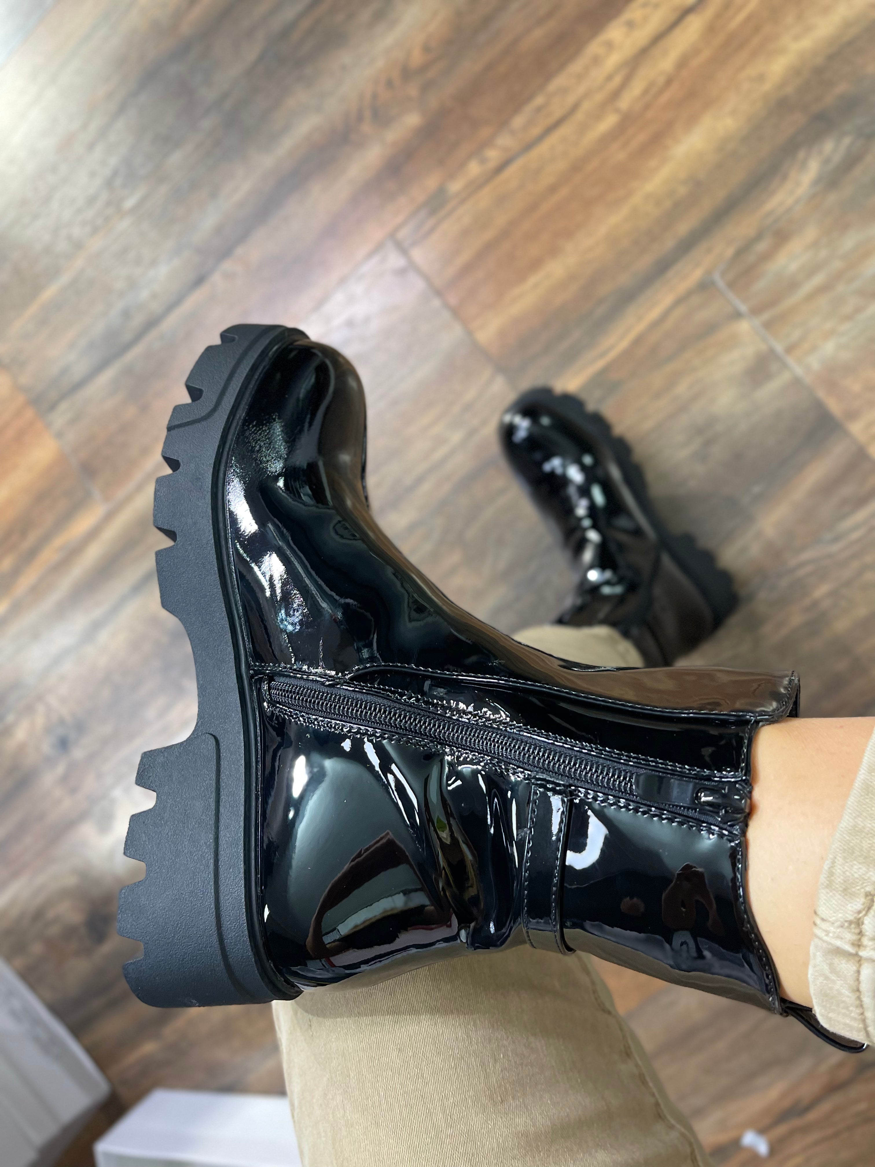 LACK BOOTS SCHWARZ