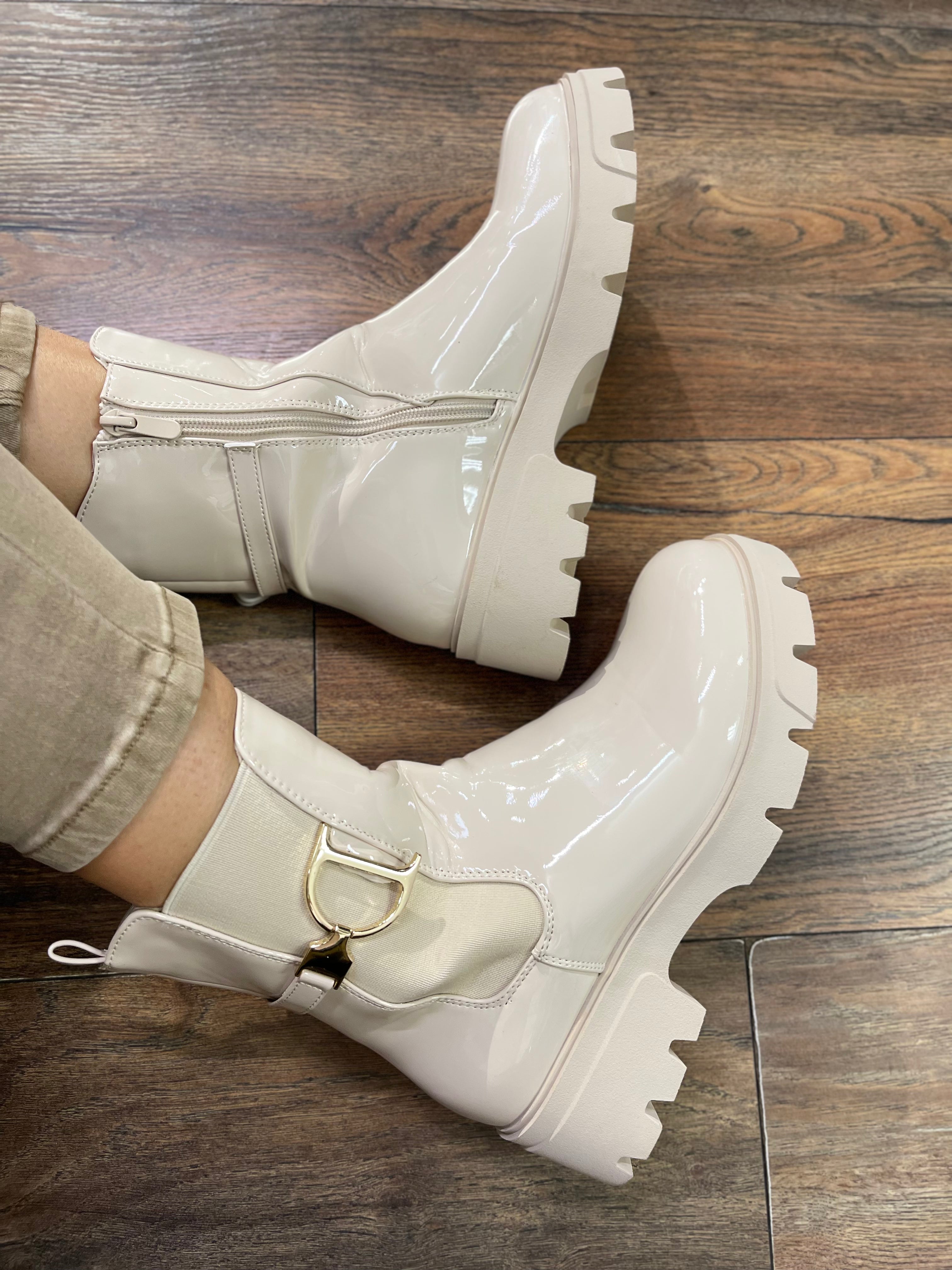 LACK BOOTS IN BEIGE