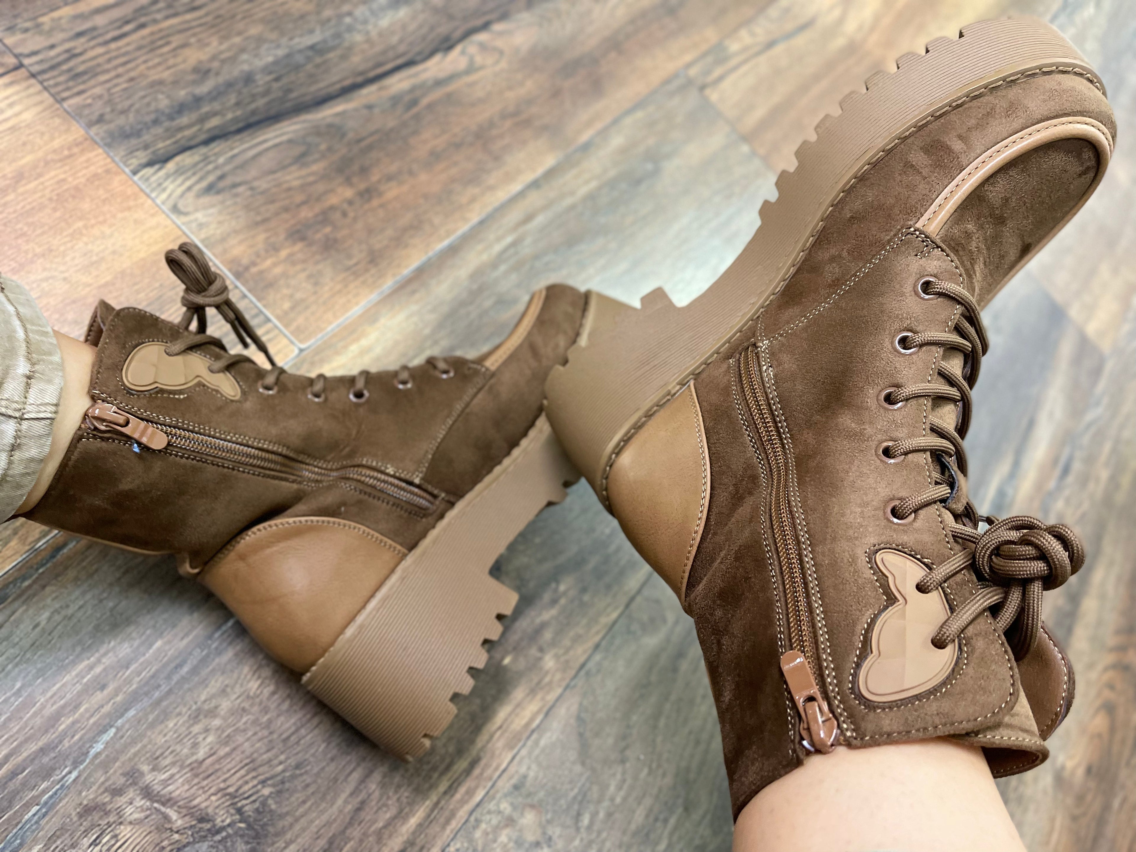 PLATEAU-STIEFELETTE BRAUN