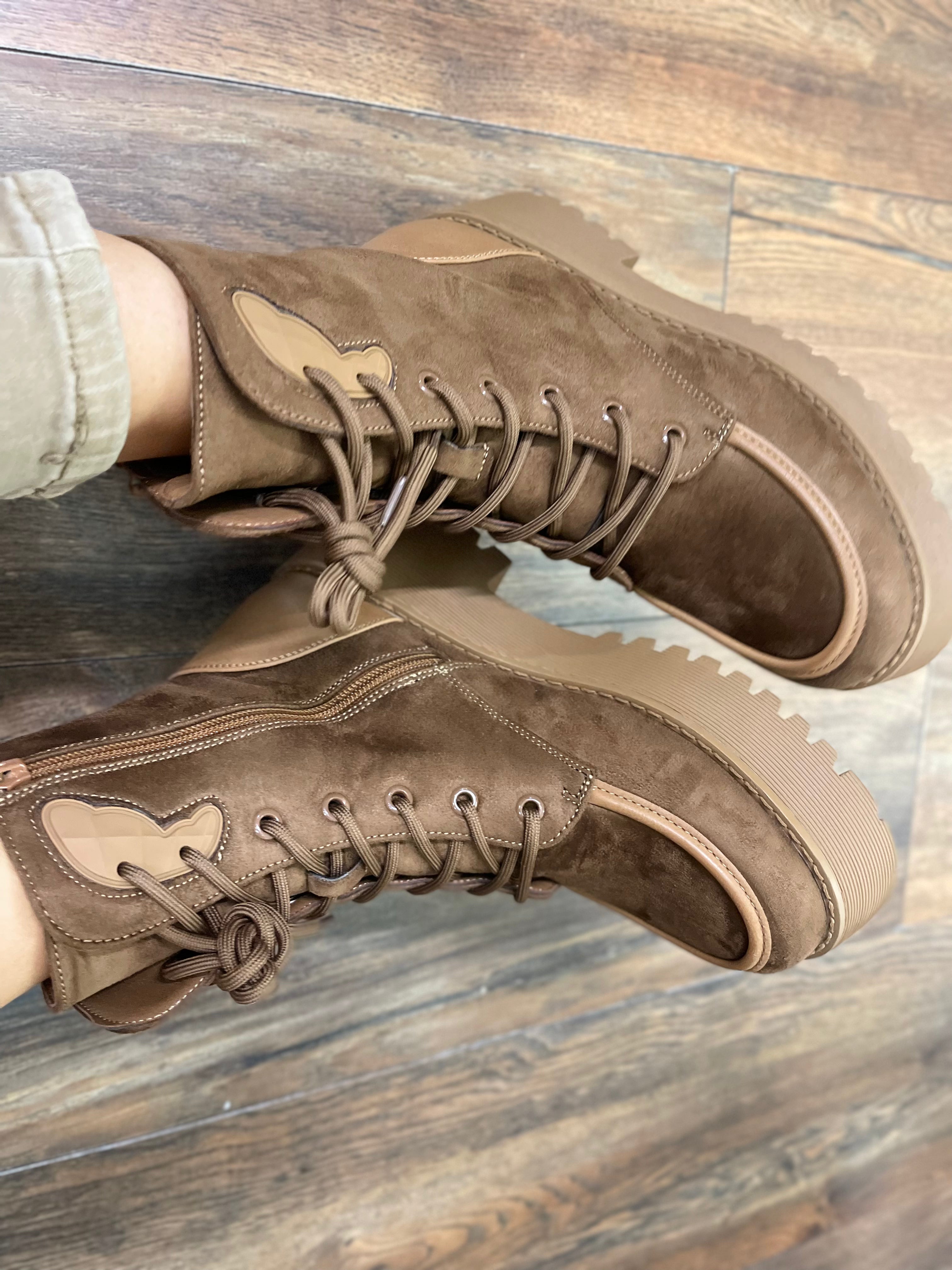 PLATEAU-STIEFELETTE BRAUN