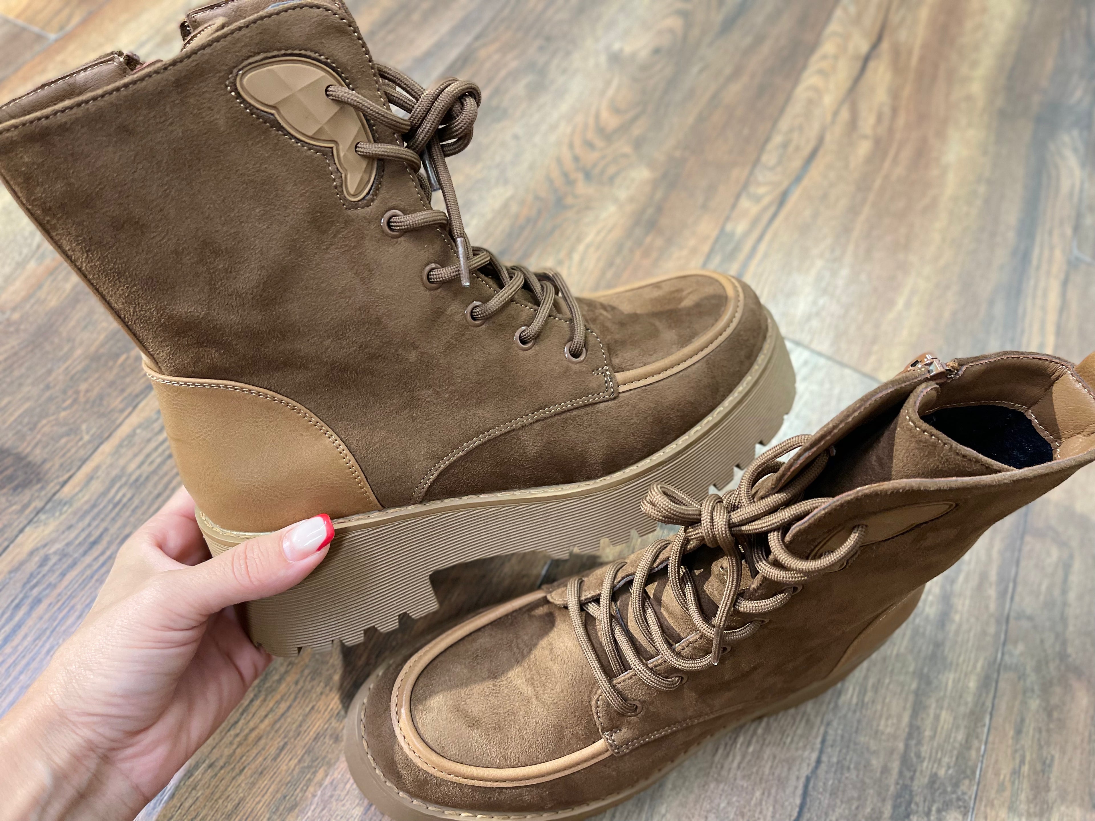 PLATEAU-STIEFELETTE BRAUN