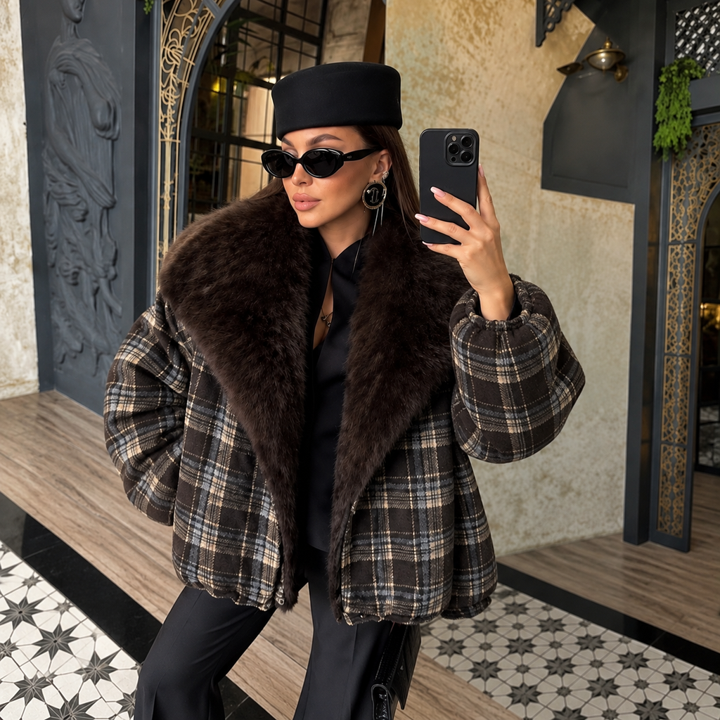 Wendbare Oversize-Jacke mit Kunstfellkragen – Kariert & Dunkelbraun