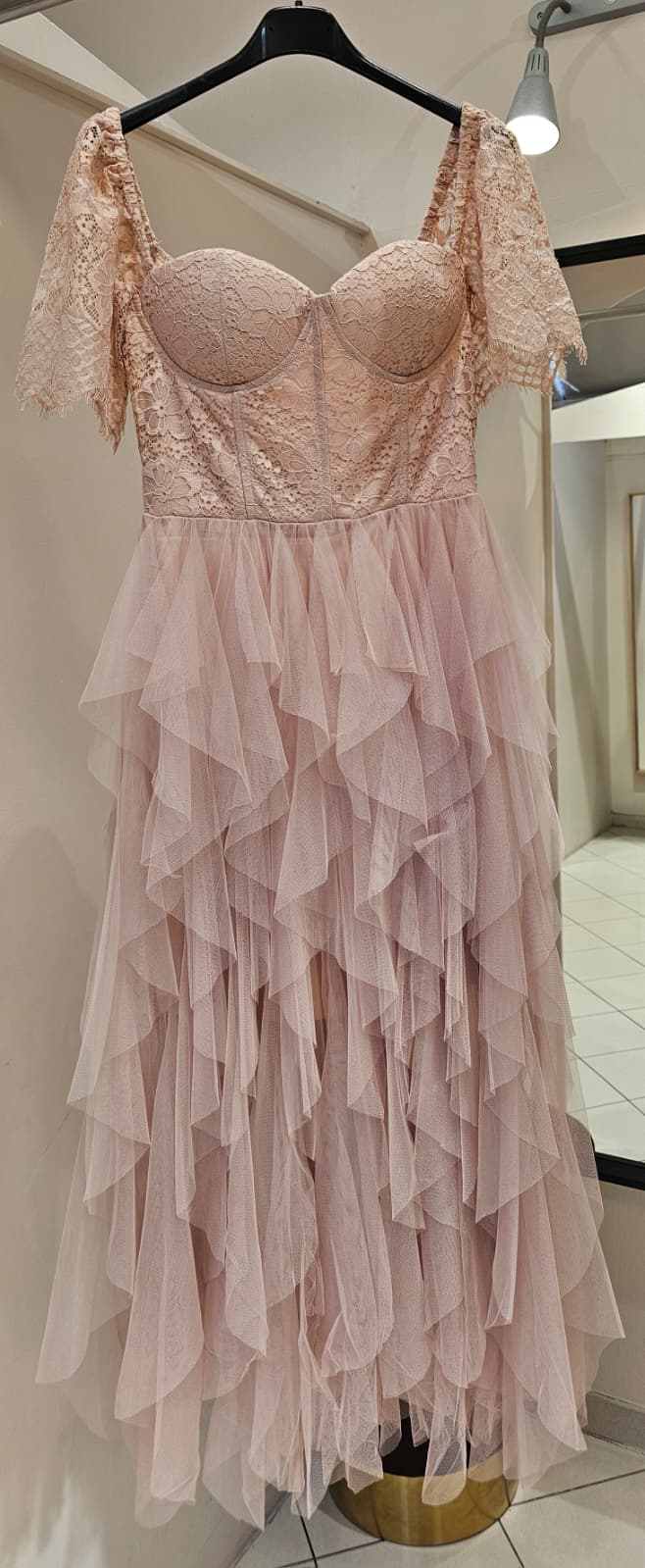 Elegantes Spitzen-Tüllkleid in Nude-Rosé