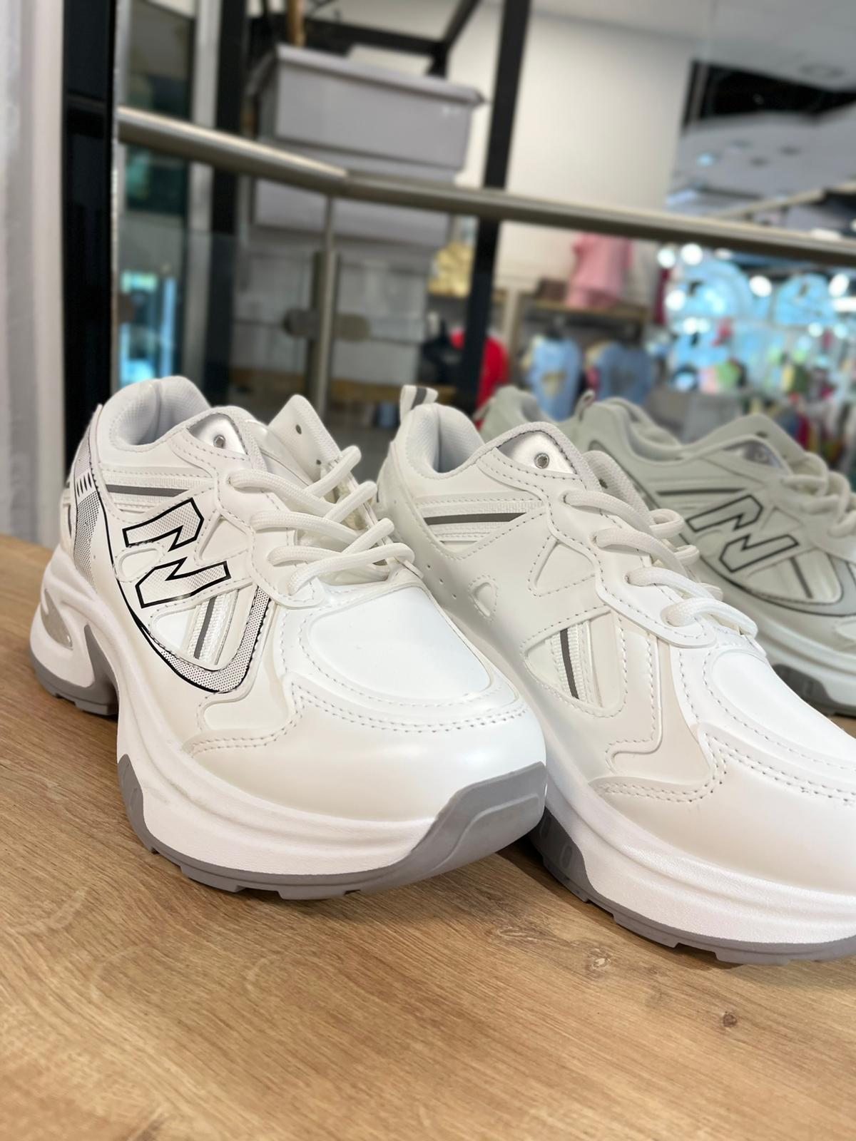 Sneaker in weiß