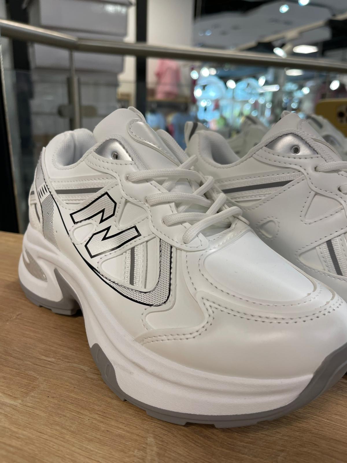 Sneaker in weiß