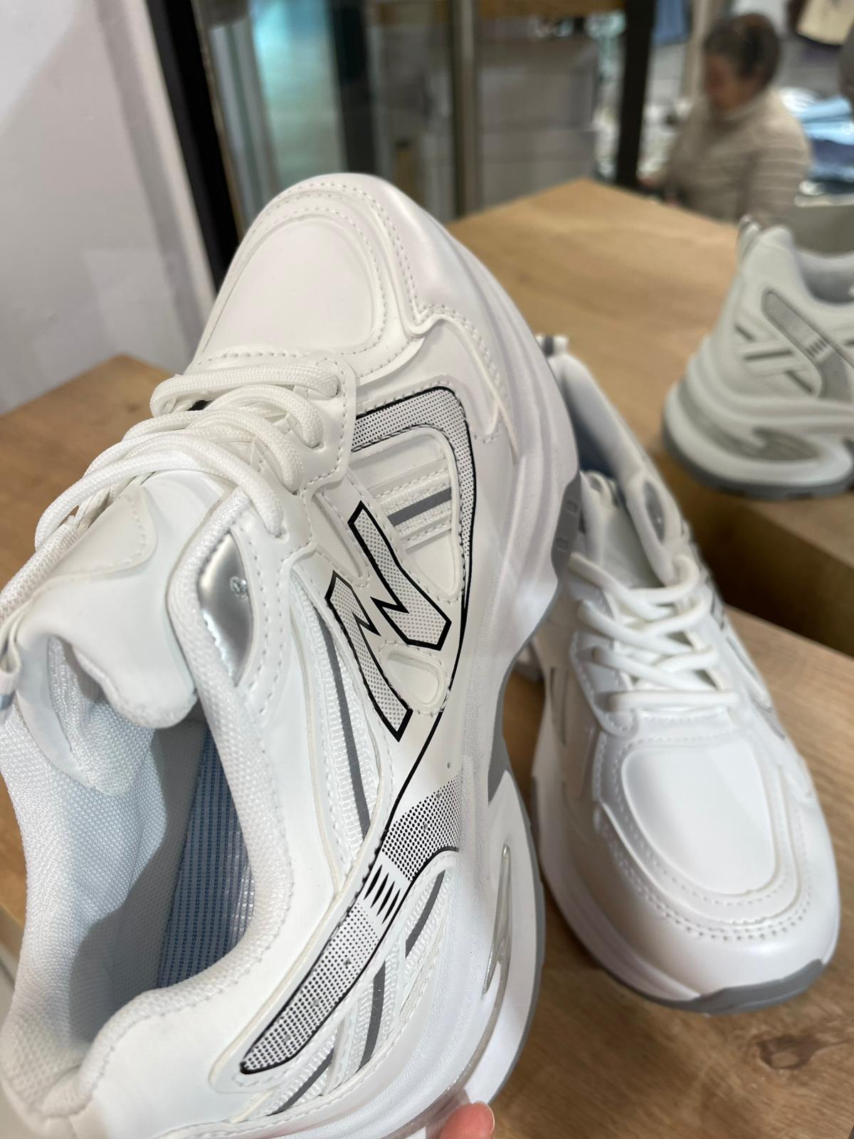 Sneaker in weiß