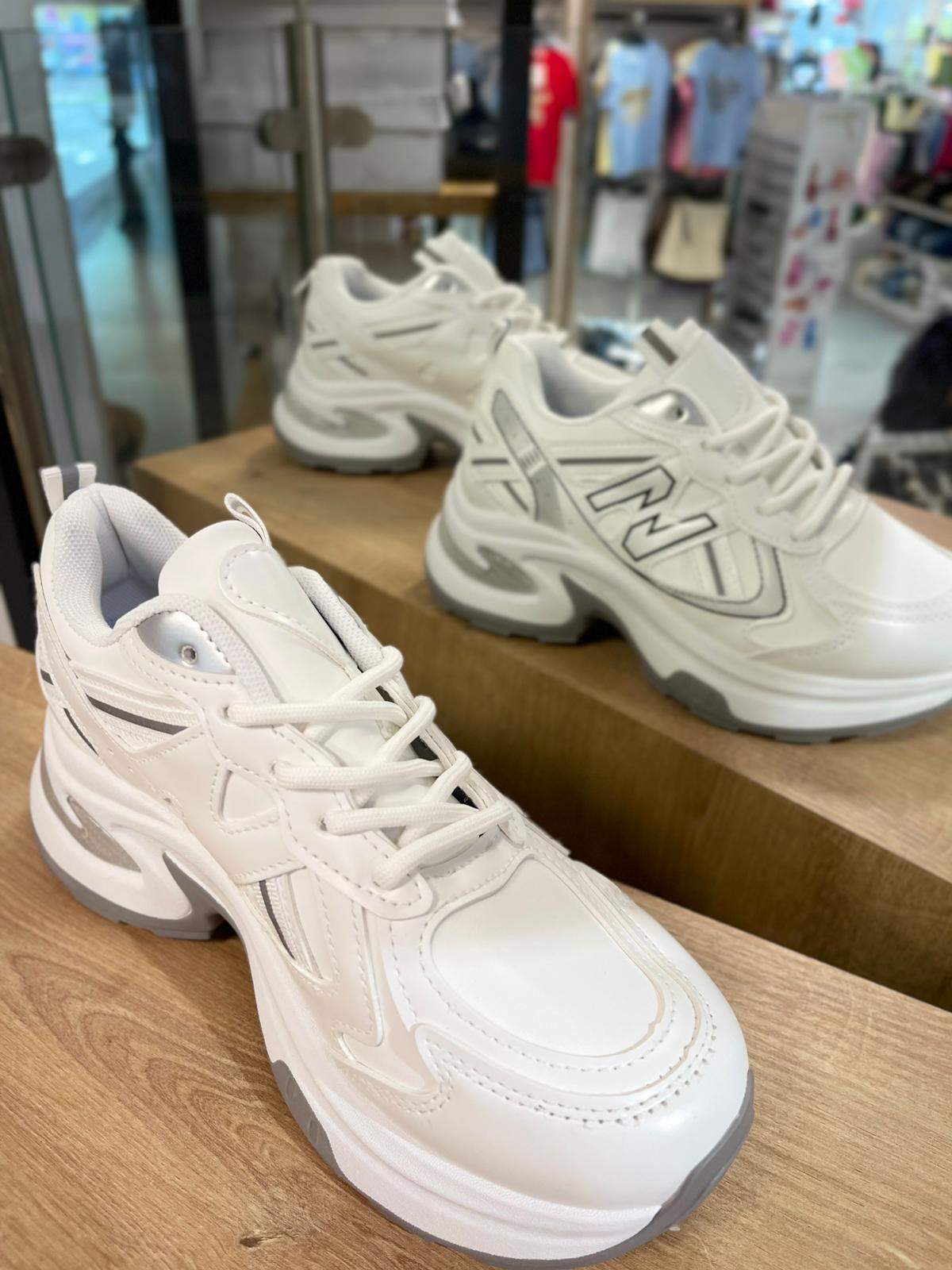 Sneaker in weiß