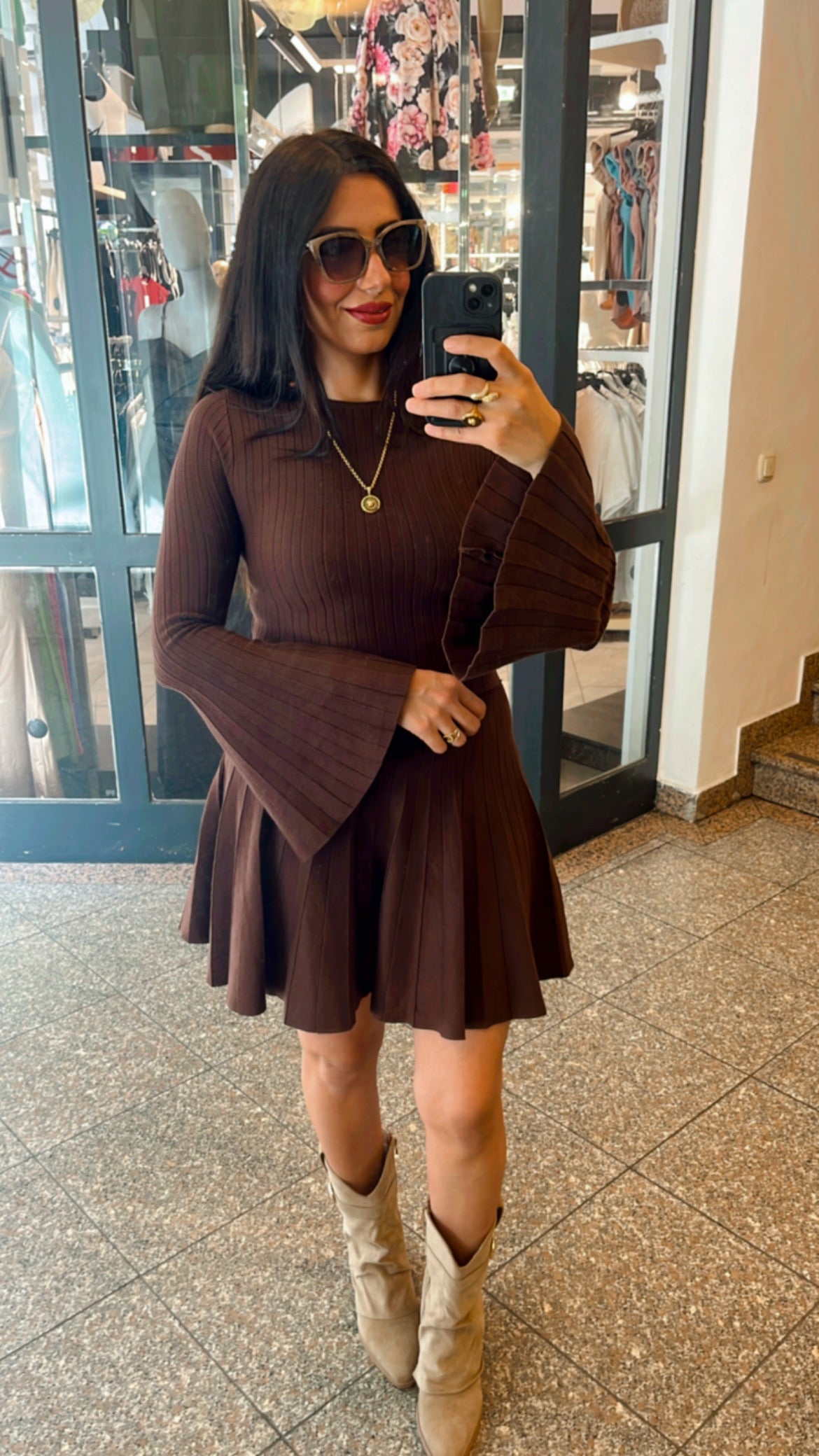 Elegant knitted two-piece with trumpet sleeves