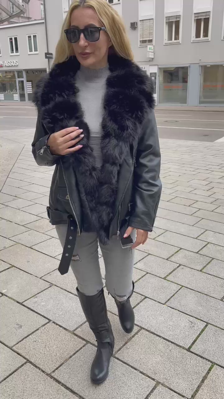 GEFÜTTERTE LEDERJACKE  MIT FELL IN SCHWARZ