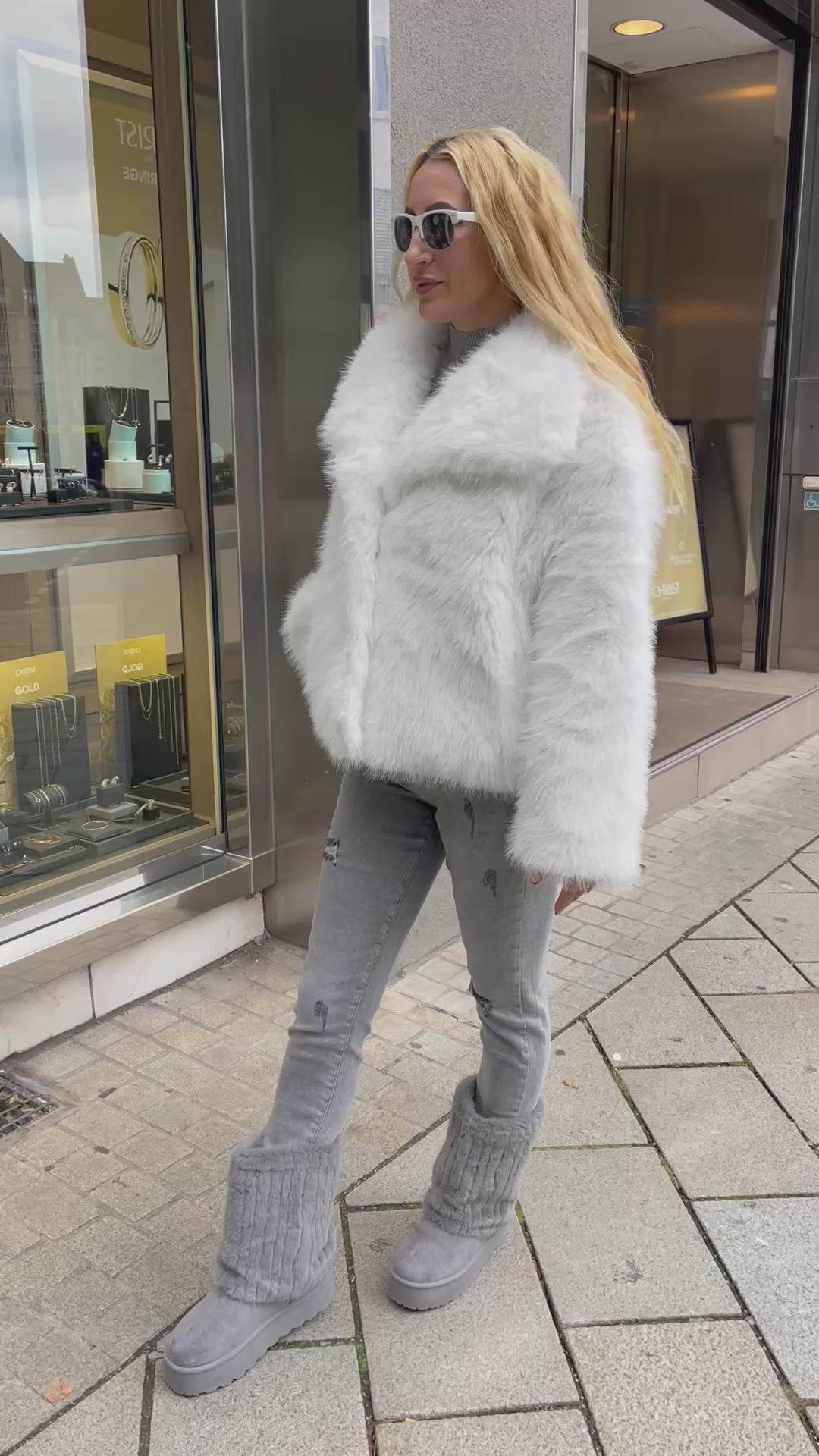 LUXUS KUNSTFELLJACKE IN WEISS