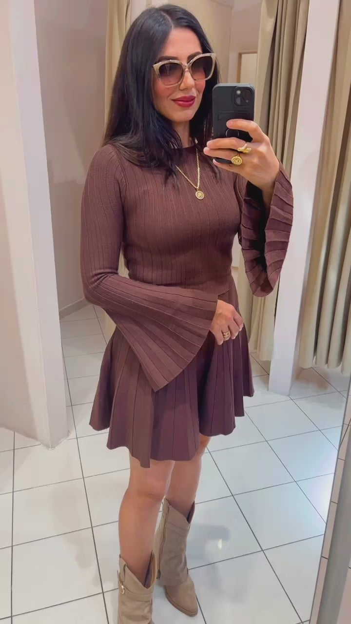 Elegant knitted two-piece with trumpet sleeves
