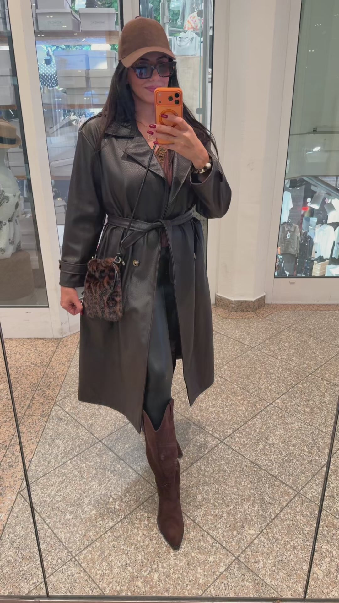 Eleganter Damen-Trenchcoat aus hochwertigem Kunstleder