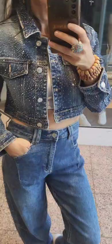 Jeansjacke mit Strasssteinen – Glamour & Denim Look