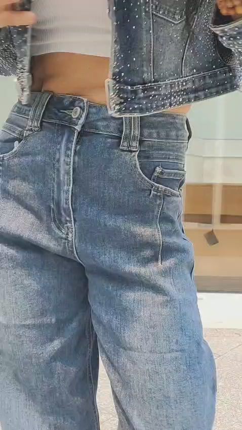 Jeansjacke mit Strasssteinen – Glamour & Denim Look