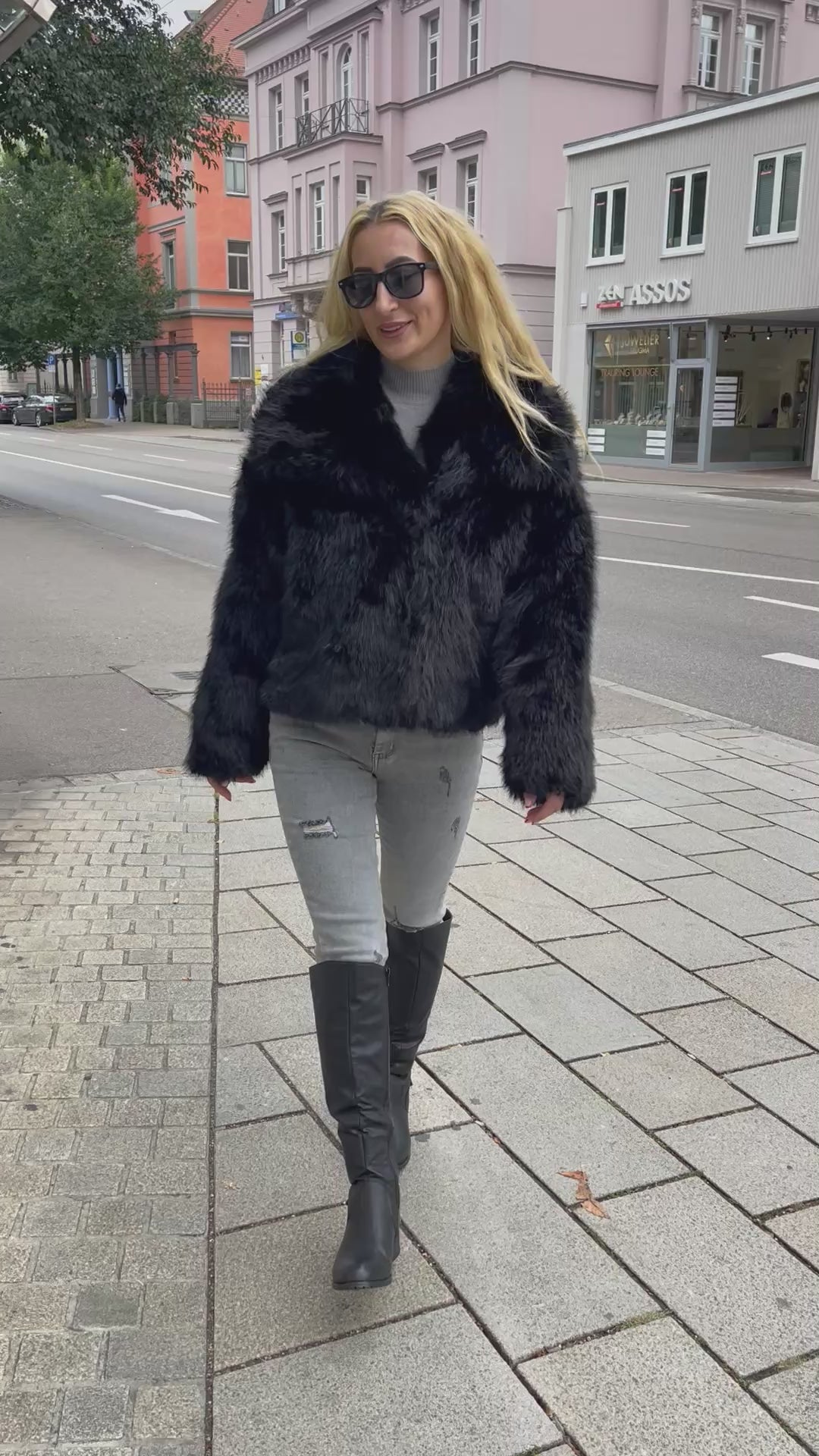 LUXUS KUNSTFELLJACKE IN SCHWARZ