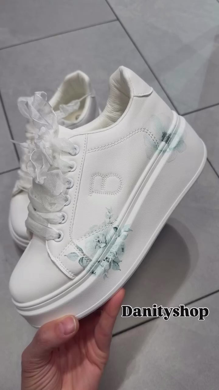 Sneakers mit Blumen